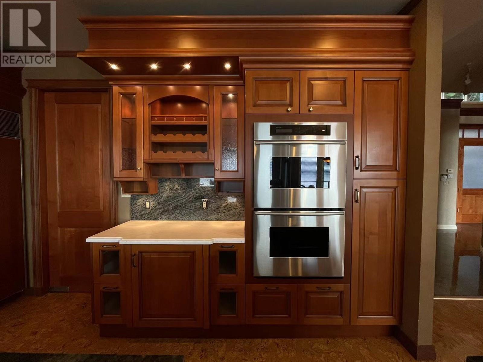 8935 Lawrence Way, West Vancouver, British Columbia  V7W 2T7 - Photo 4 - R2859826