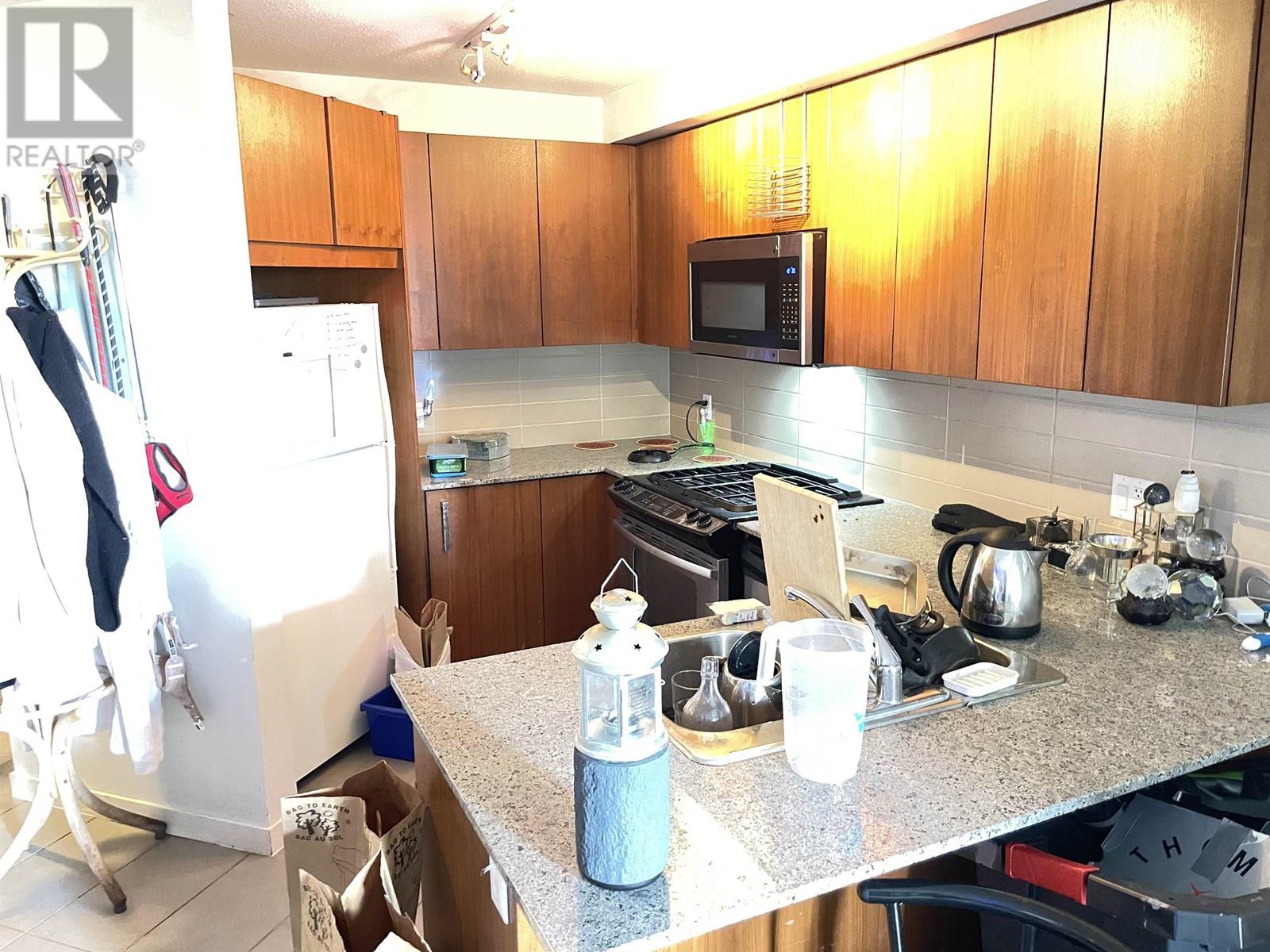 304 5889 Irmin Street, Burnaby, British Columbia  V5J 0C1 - Photo 2 - R2859607