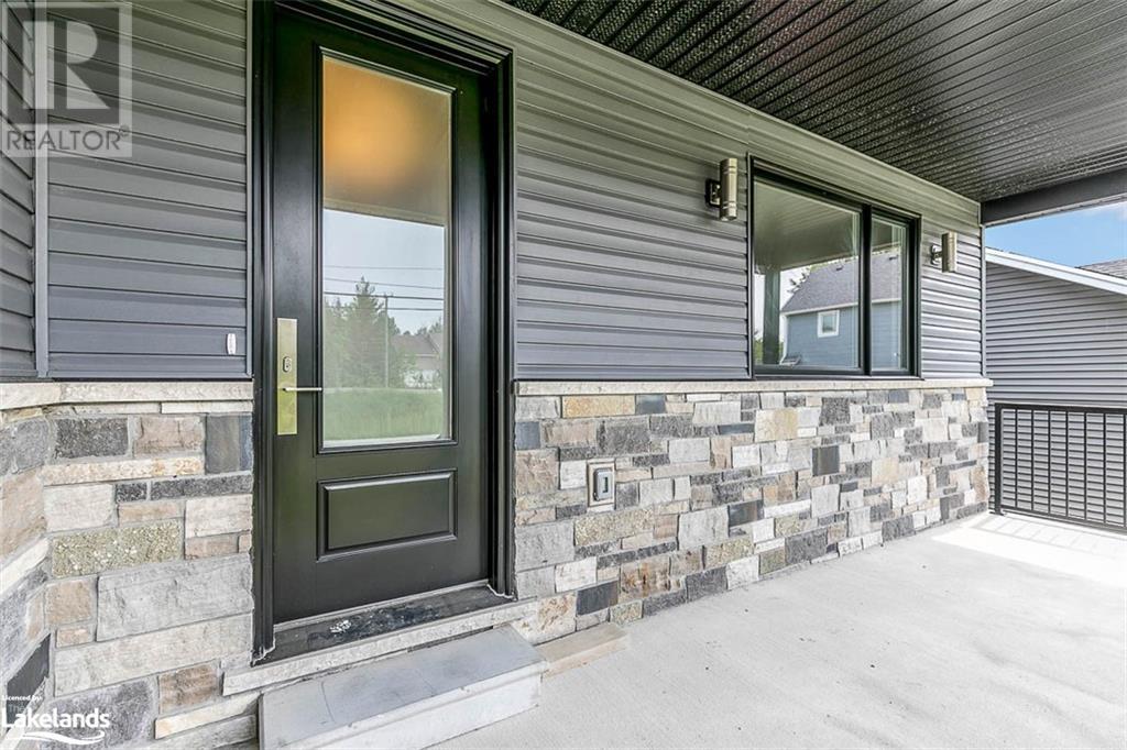 18 Lakeshore Road, Wasaga Beach, Ontario  L9Z 2Y5 - Photo 3 - 40554942