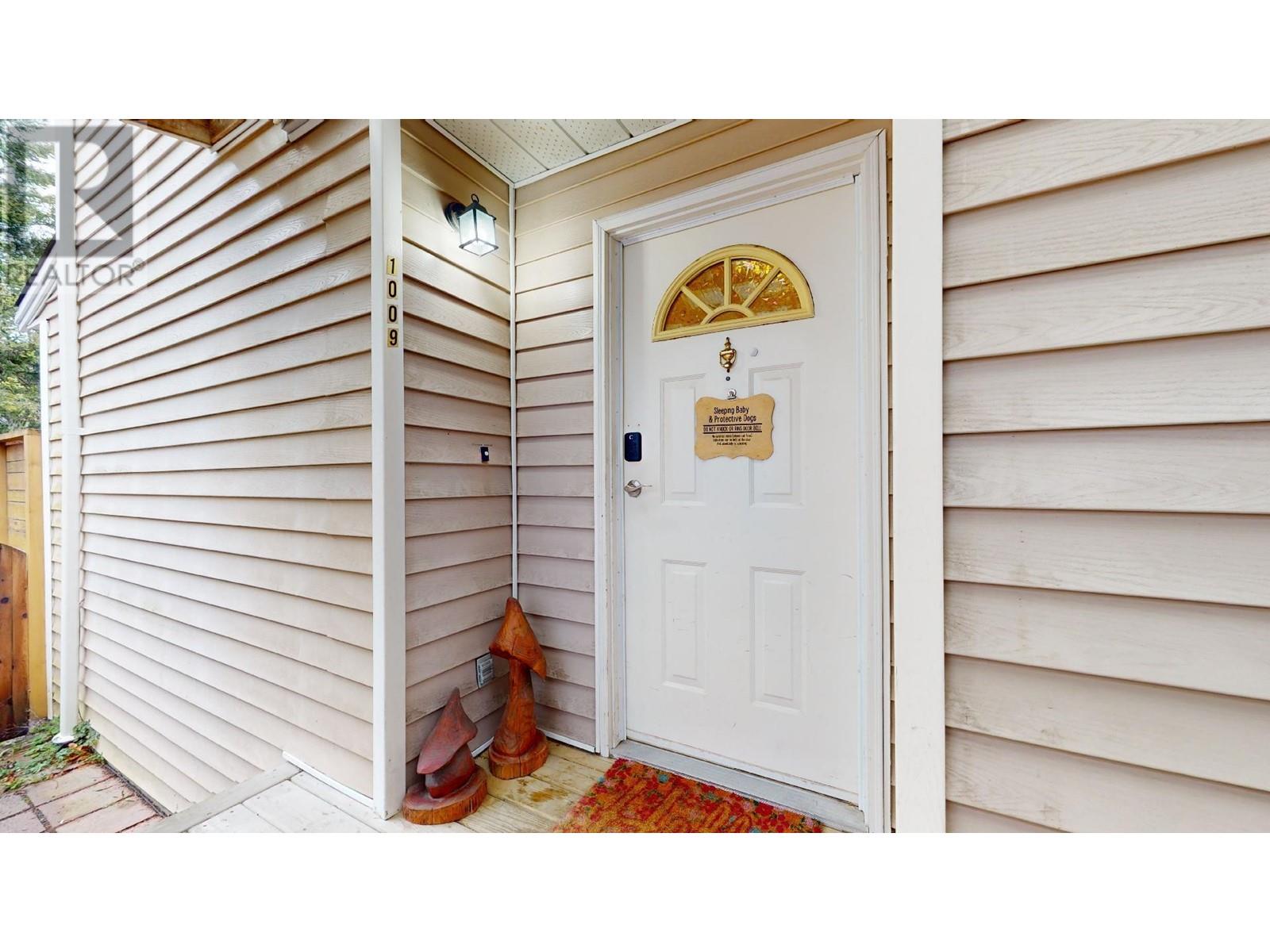 1009 Brothers Place, Squamish, British Columbia  V8B 0A1 - Photo 2 - R2859888