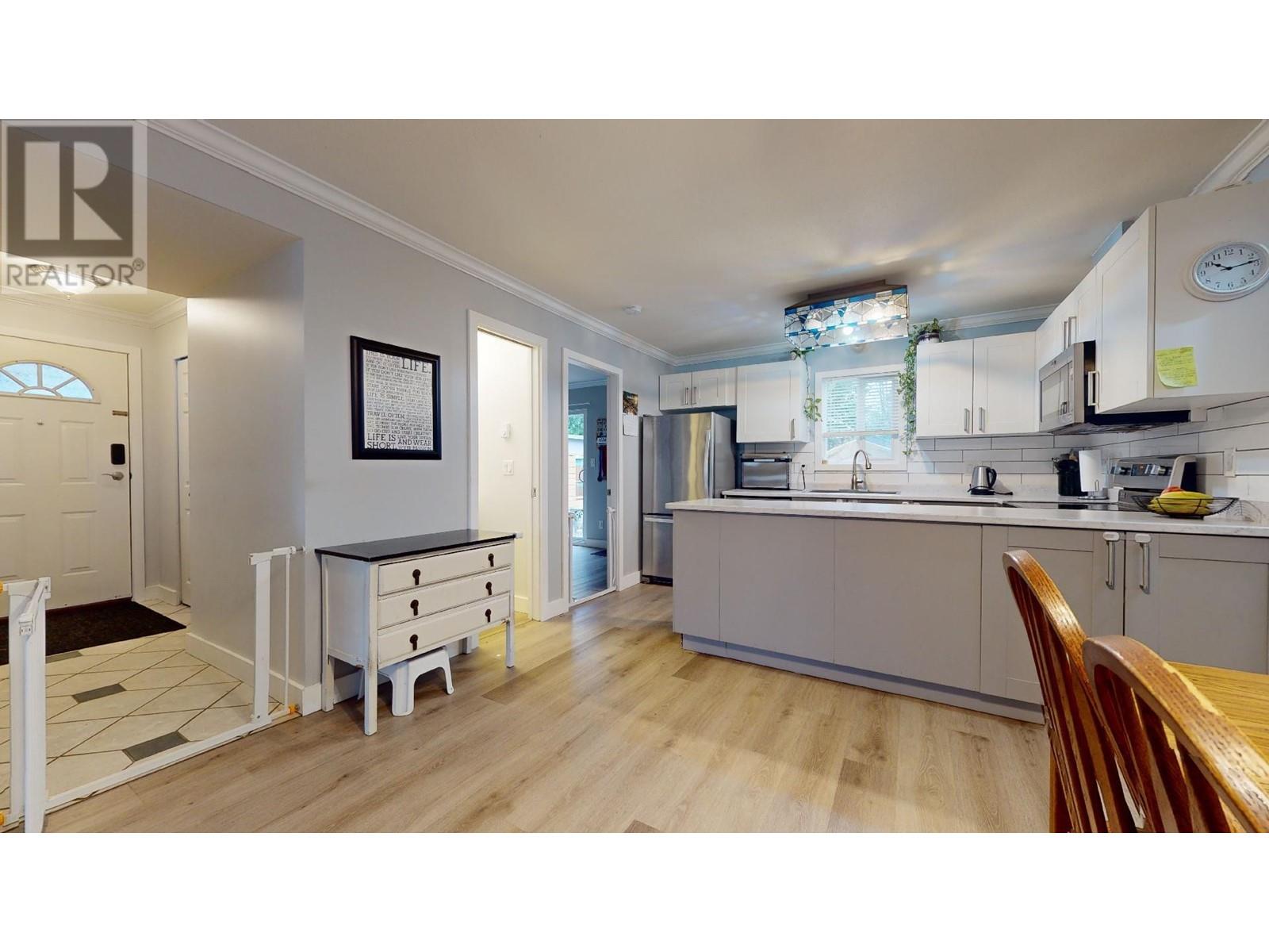 1009 Brothers Place, Squamish, British Columbia  V8B 0A1 - Photo 3 - R2859888
