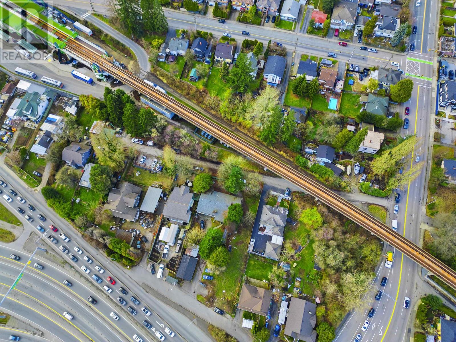 2013 Marine Way, New Westminster, British Columbia  V3M 2H2 - Photo 3 - R2860051