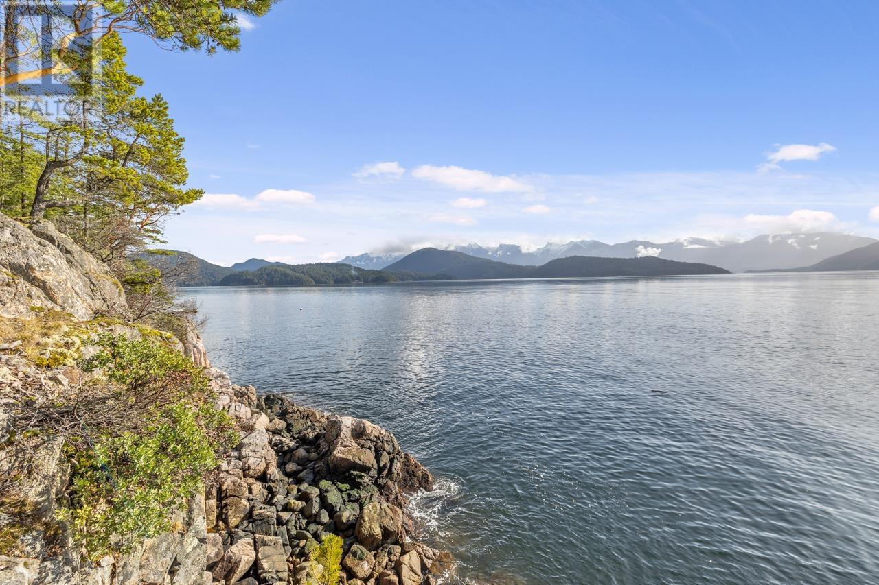 428 Bradbury Road, Gambier Island, British Columbia  V0N 1V8 - Photo 1 - R2860069