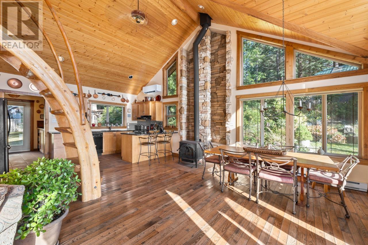 428 Bradbury Road, Gambier Island, British Columbia  V0N 1V8 - Photo 2 - R2860069