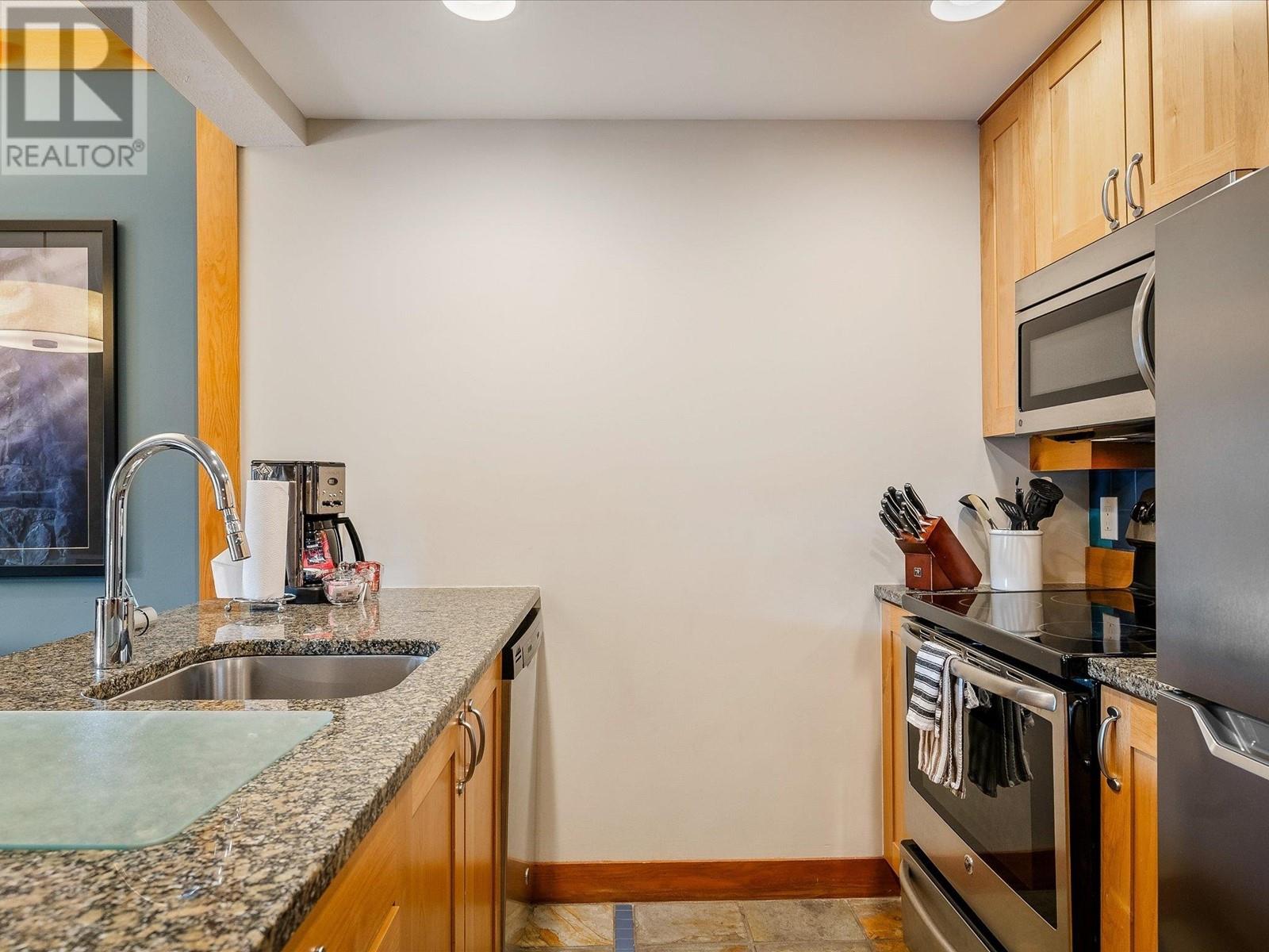 327c 2036 London Lane, Whistler, British Columbia  V8E 0N7 - Photo 3 - R2860072