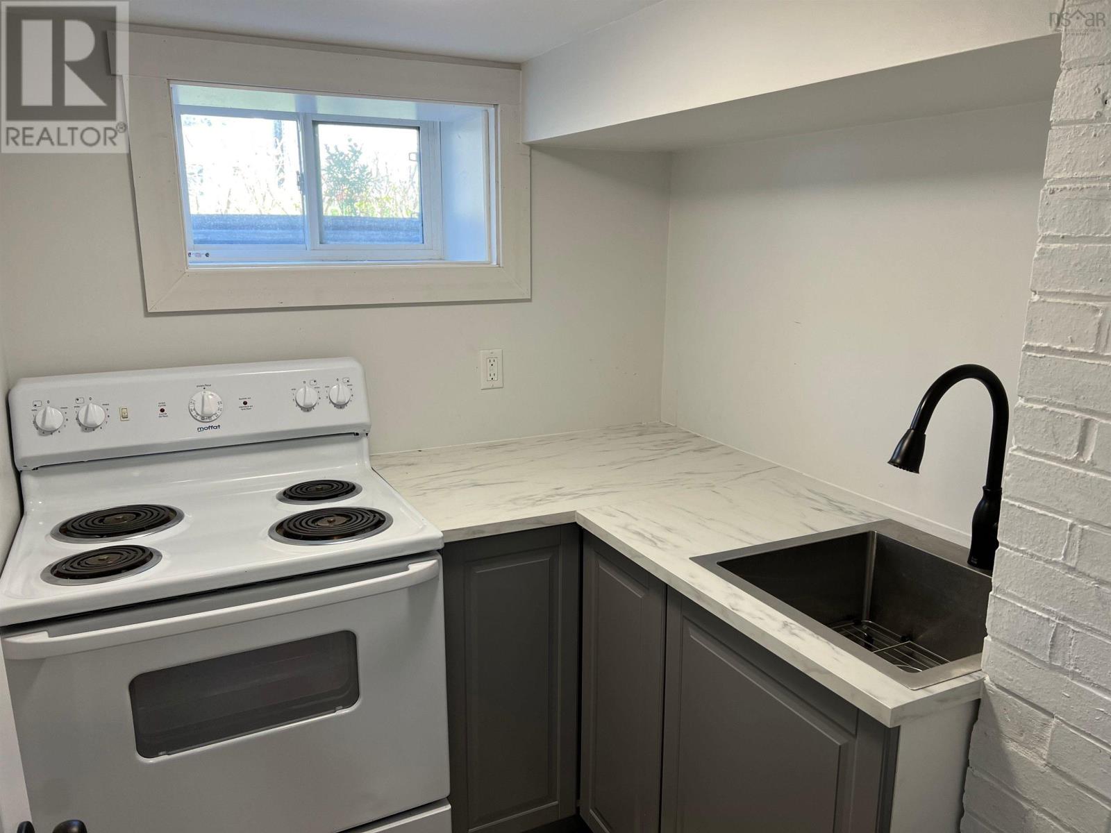 18 Collins Street, Yarmouth, Nova Scotia  B5A 3C8 - Photo 35 - 202404745