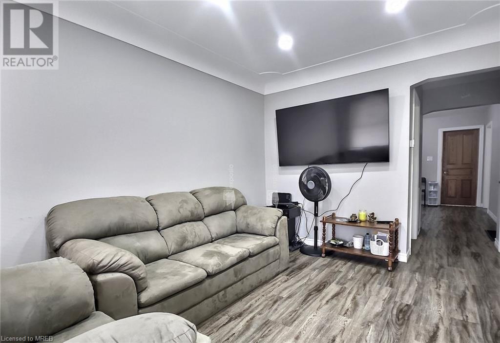 723 Rennie Street, Hamilton, Ontario  L8H 3R3 - Photo 2 - 40555344