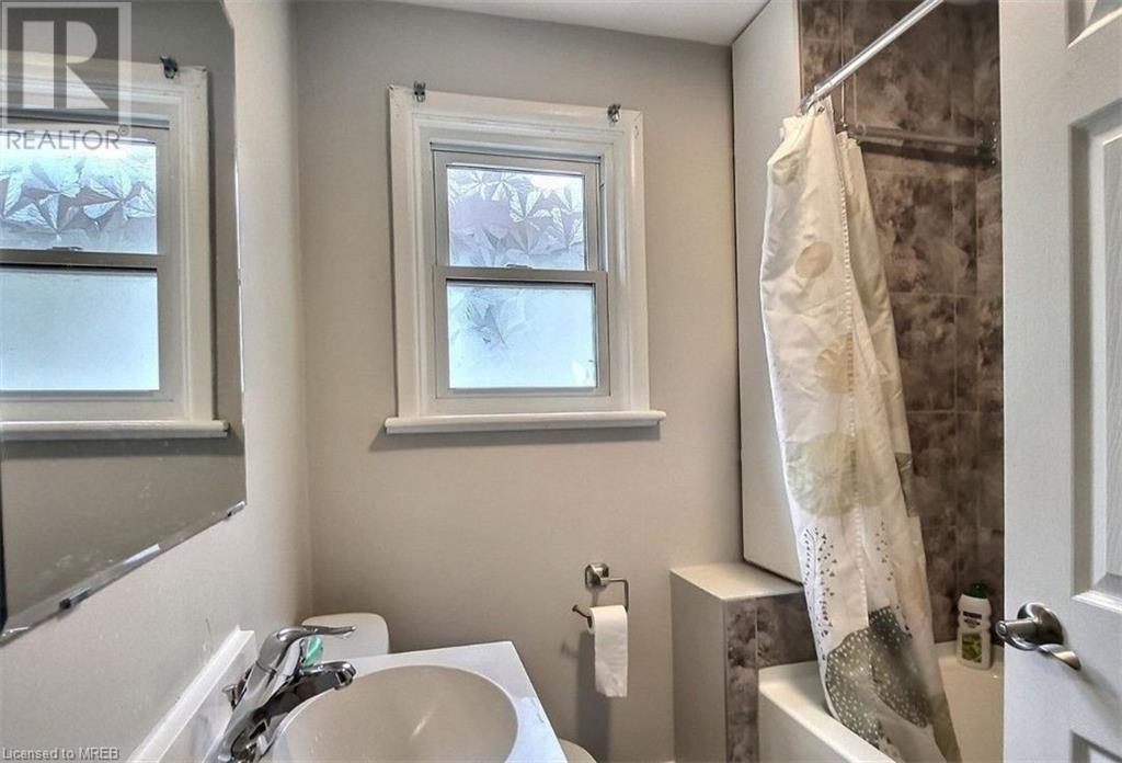 723 Rennie Street, Hamilton, Ontario  L8H 3R3 - Photo 5 - 40555344