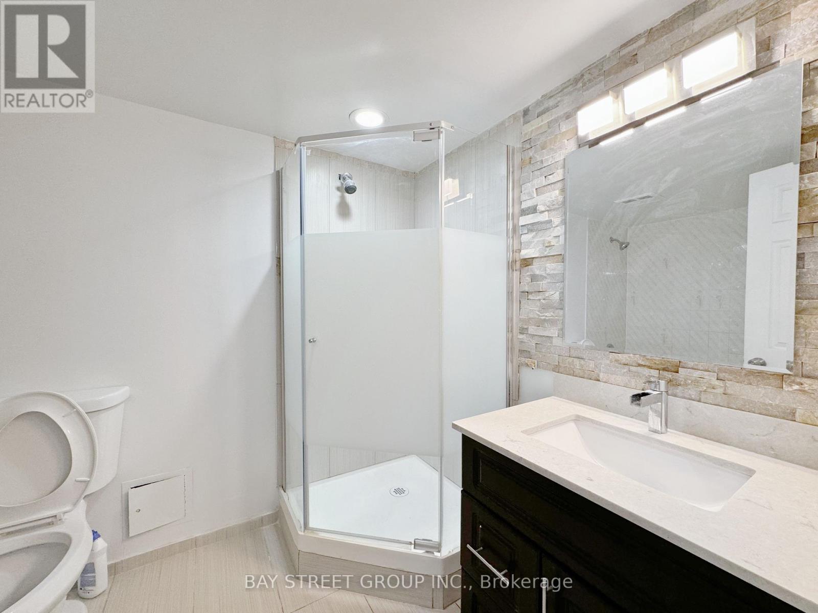 1810 - 330 Rathburn Road W, Mississauga, Ontario  L5B 3Y1 - Photo 16 - W8149012