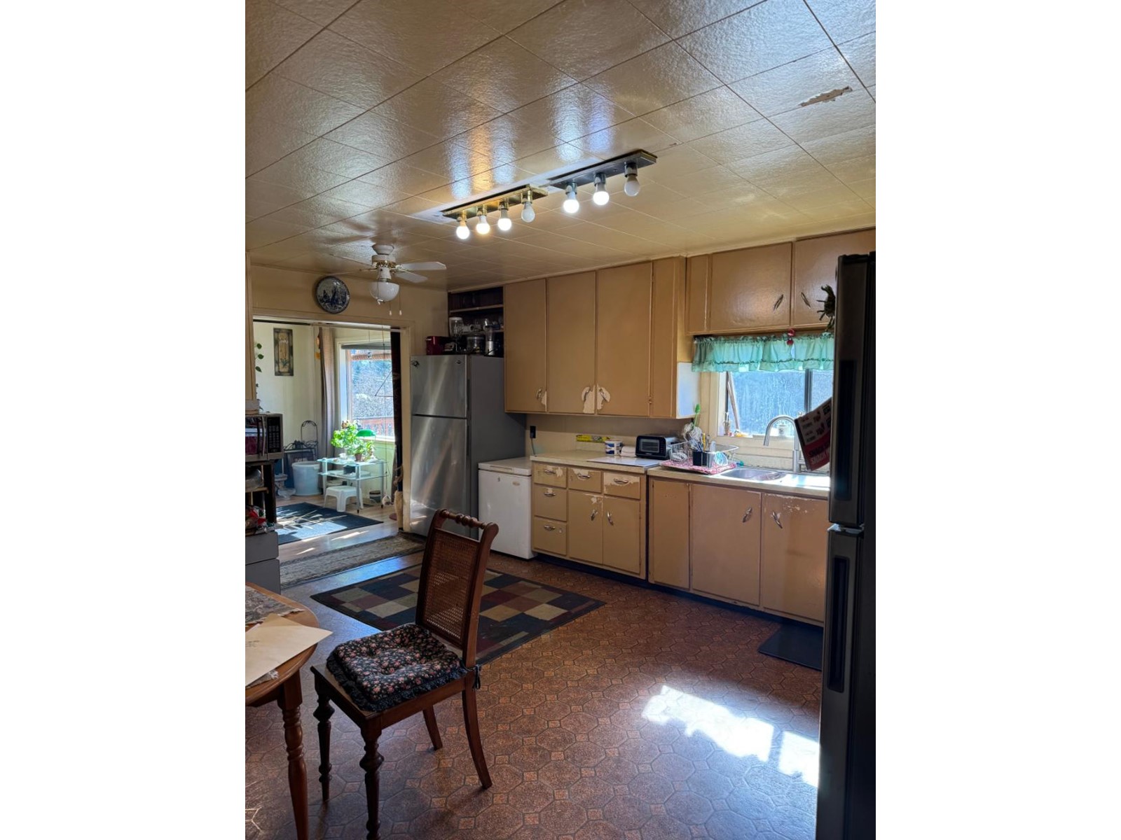 1005 Railway Boulevard, Creston, British Columbia  V0B 1G3 - Photo 4 - 2475518