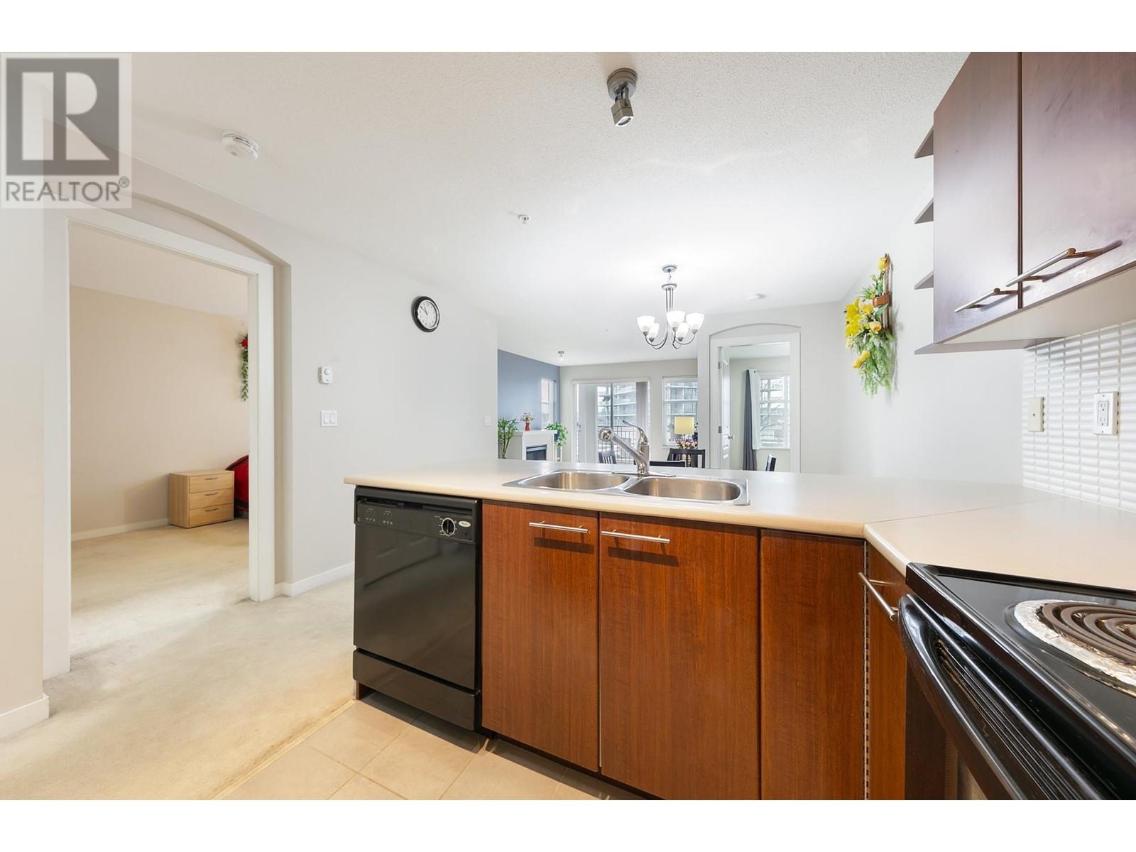 218 4868 Brentwood Drive, Burnaby, British Columbia  V5C 0C2 - Photo 4 - R2860210