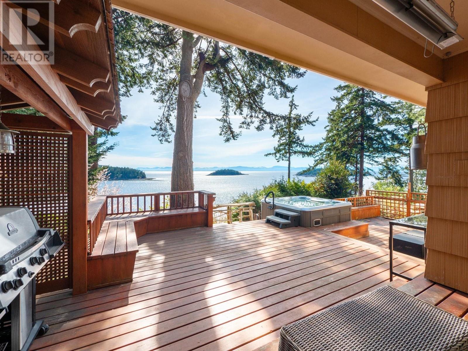 6315 Sunshine Coast Highway, Sechelt, British Columbia  V7Z 0M3 - Photo 2 - R2860159