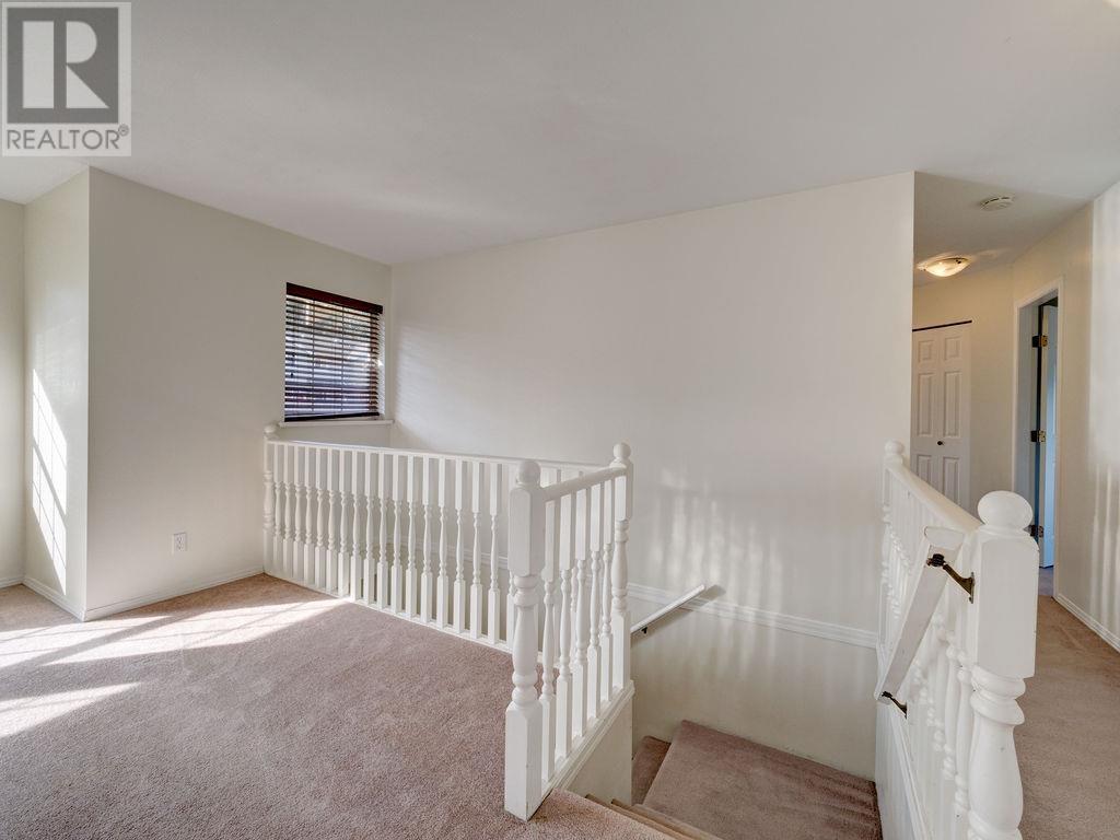 5856 Trail Avenue, Sechelt, British Columbia  V7Z 0R4 - Photo 3 - R2860161