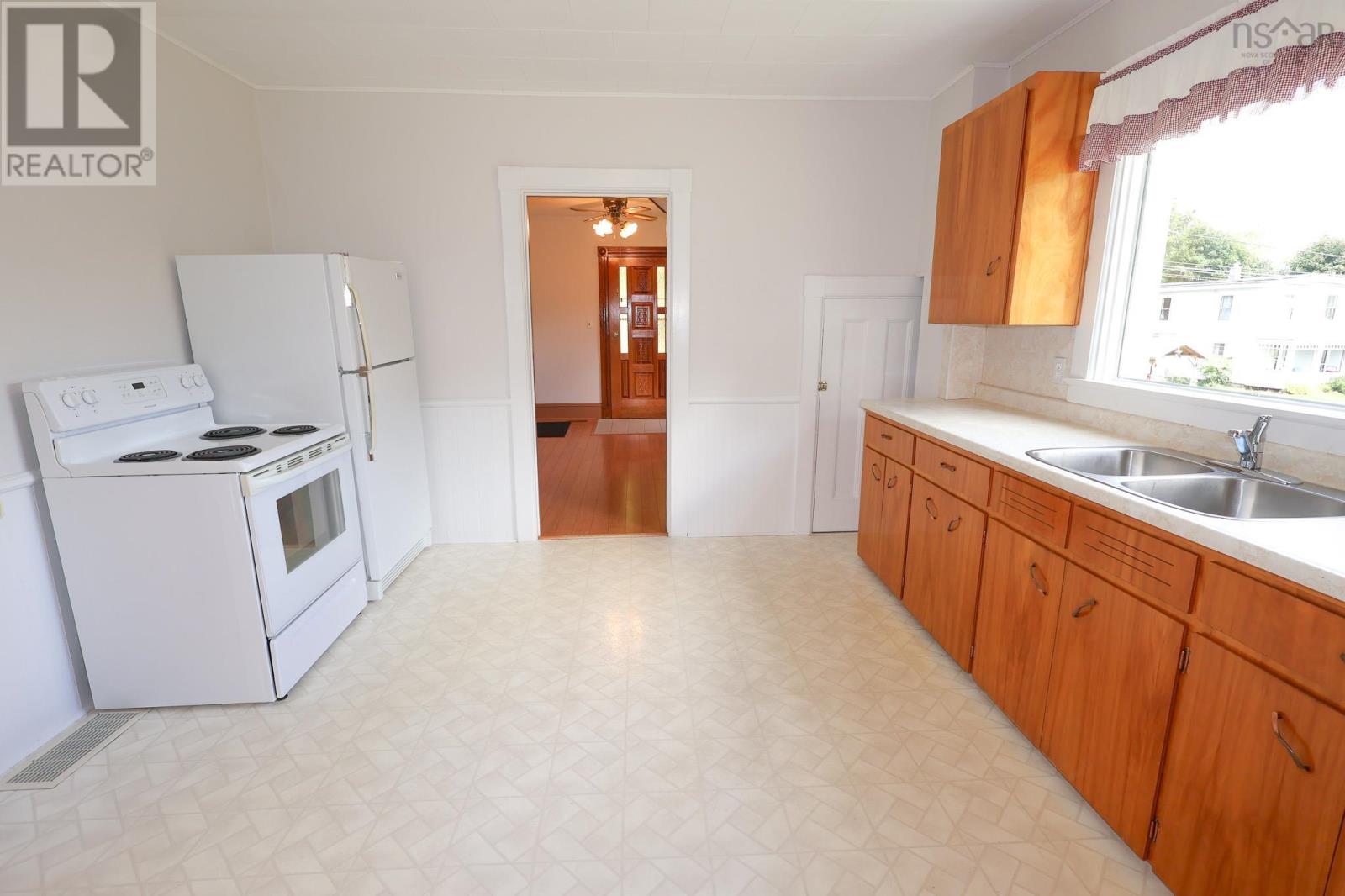 89 Clairmont Street, Mahone Bay, Nova Scotia  B0J 2E0 - Photo 10 - 202404835