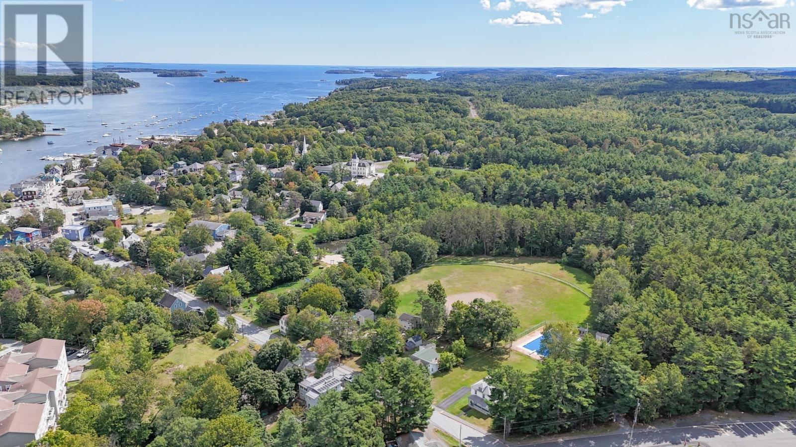 89 Clairmont Street, Mahone Bay, Nova Scotia  B0J 2E0 - Photo 2 - 202404835