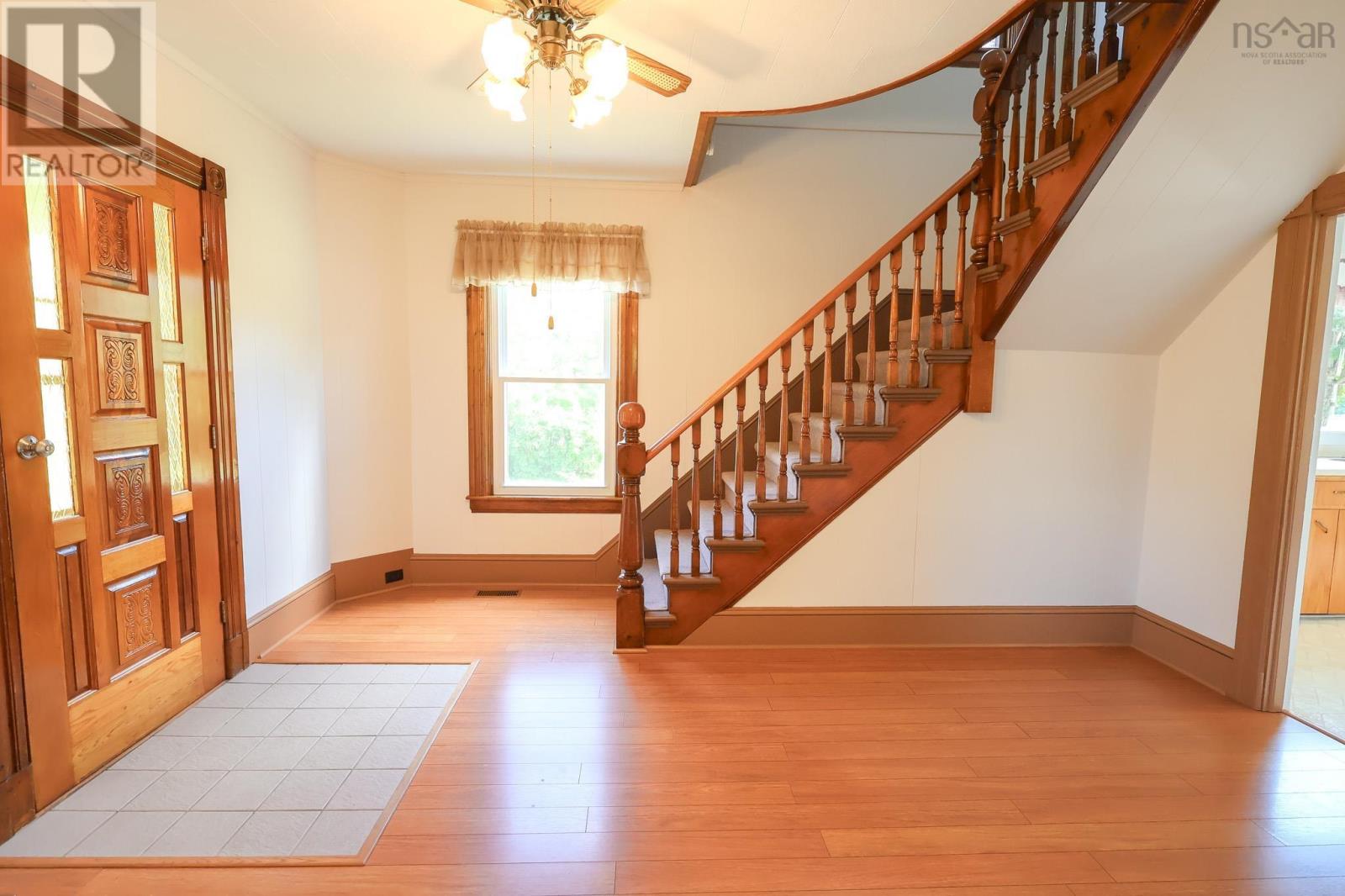 89 Clairmont Street, Mahone Bay, Nova Scotia  B0J 2E0 - Photo 3 - 202404835