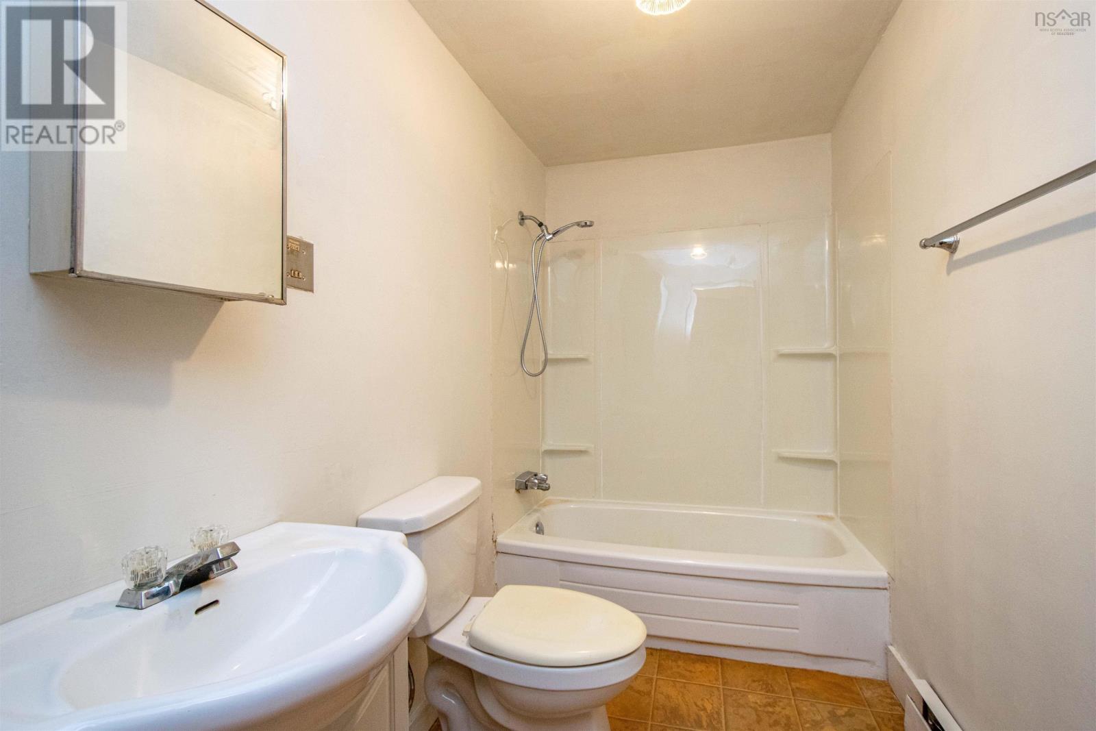 121 Young Street, Truro, Nova Scotia  B2N 3X2 - Photo 7 - 202404847