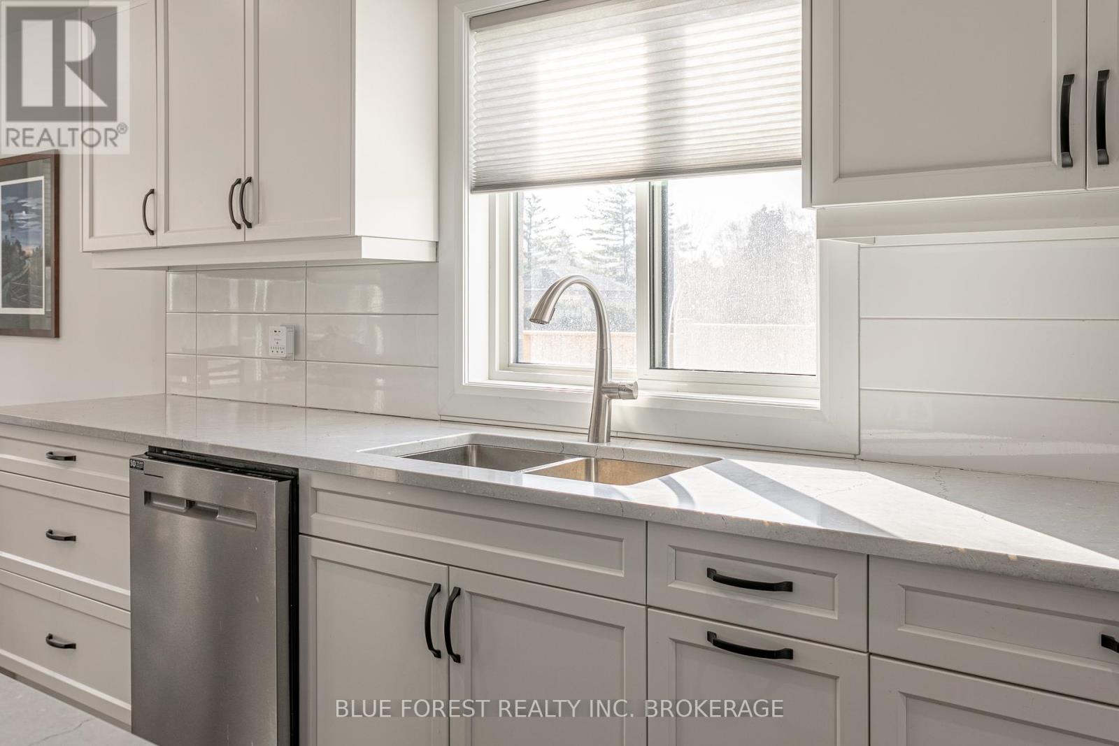 2518 Dorchester Rd, Thames Centre, Ontario  N0L 1G3 - Photo 12 - X8150516