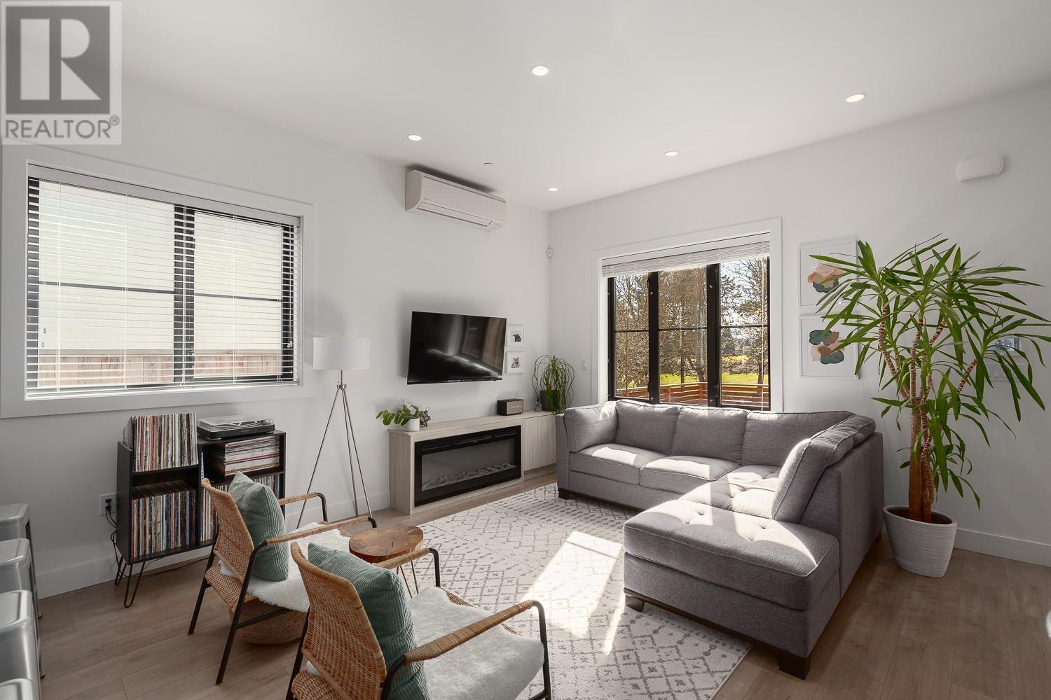 3335 Charles Street, Vancouver, British Columbia  V5K 3C3 - Photo 4 - R2860412