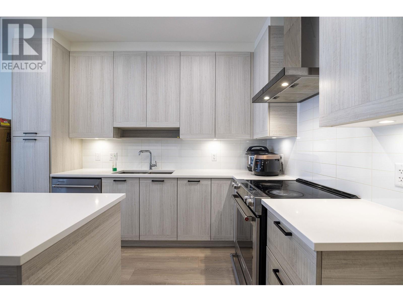 105 7169 14th Avenue, Burnaby, British Columbia  V3N 0H6 - Photo 4 - R2860455