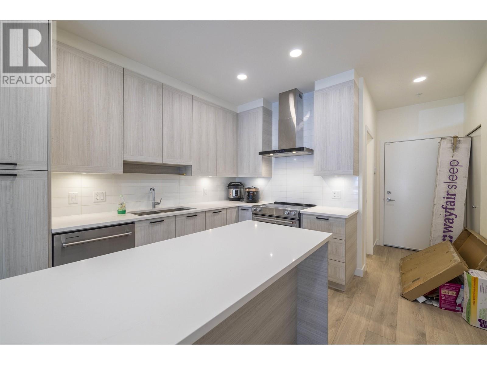 105 7169 14th Avenue, Burnaby, British Columbia  V3N 0H6 - Photo 5 - R2860455