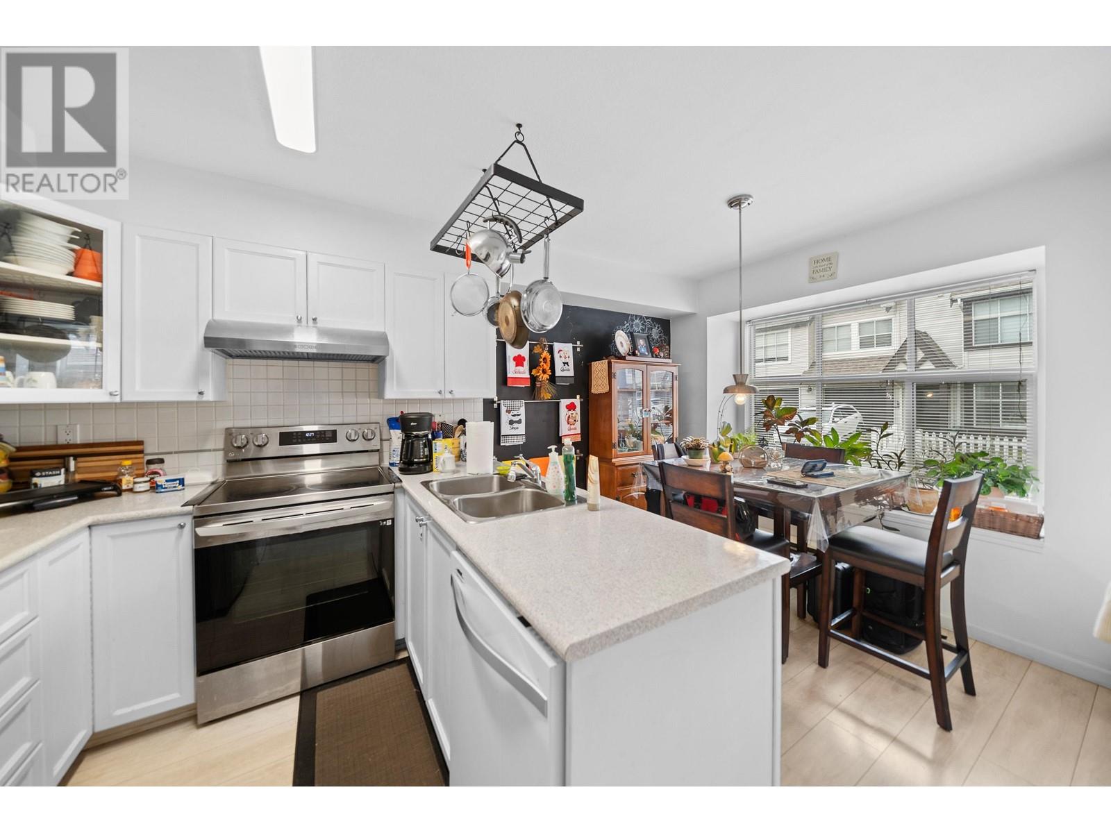 116 12099 237 Street, Maple Ridge, British Columbia  V2R 2C3 - Photo 1 - R2859667
