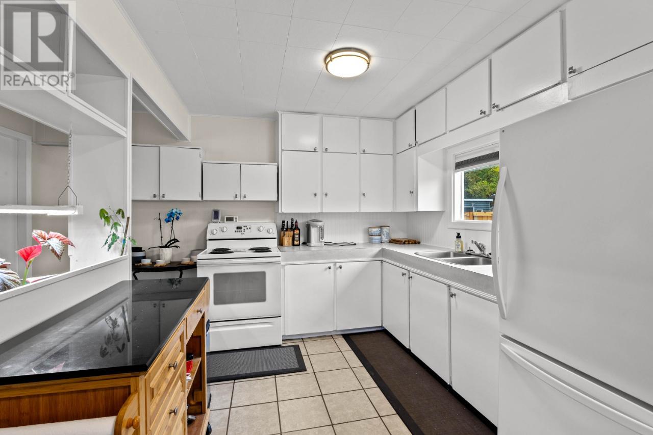 1037 Hillside Ave, Chase, British Columbia  V0E 1M0 - Photo 3 - 177283
