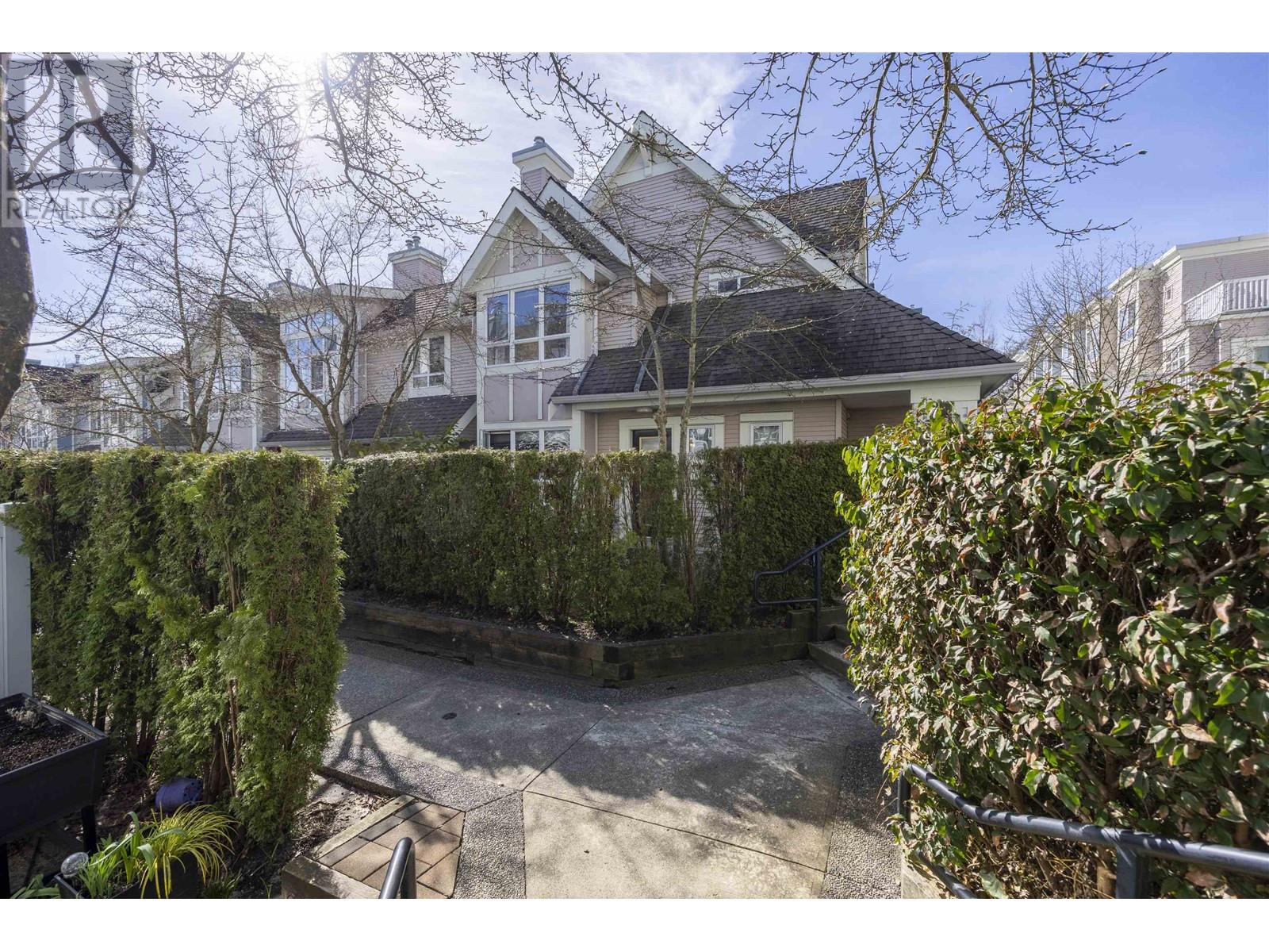 7405 Magnolia Terrace, Burnaby, British Columbia  V5E 4K8 - Photo 2 - R2860563