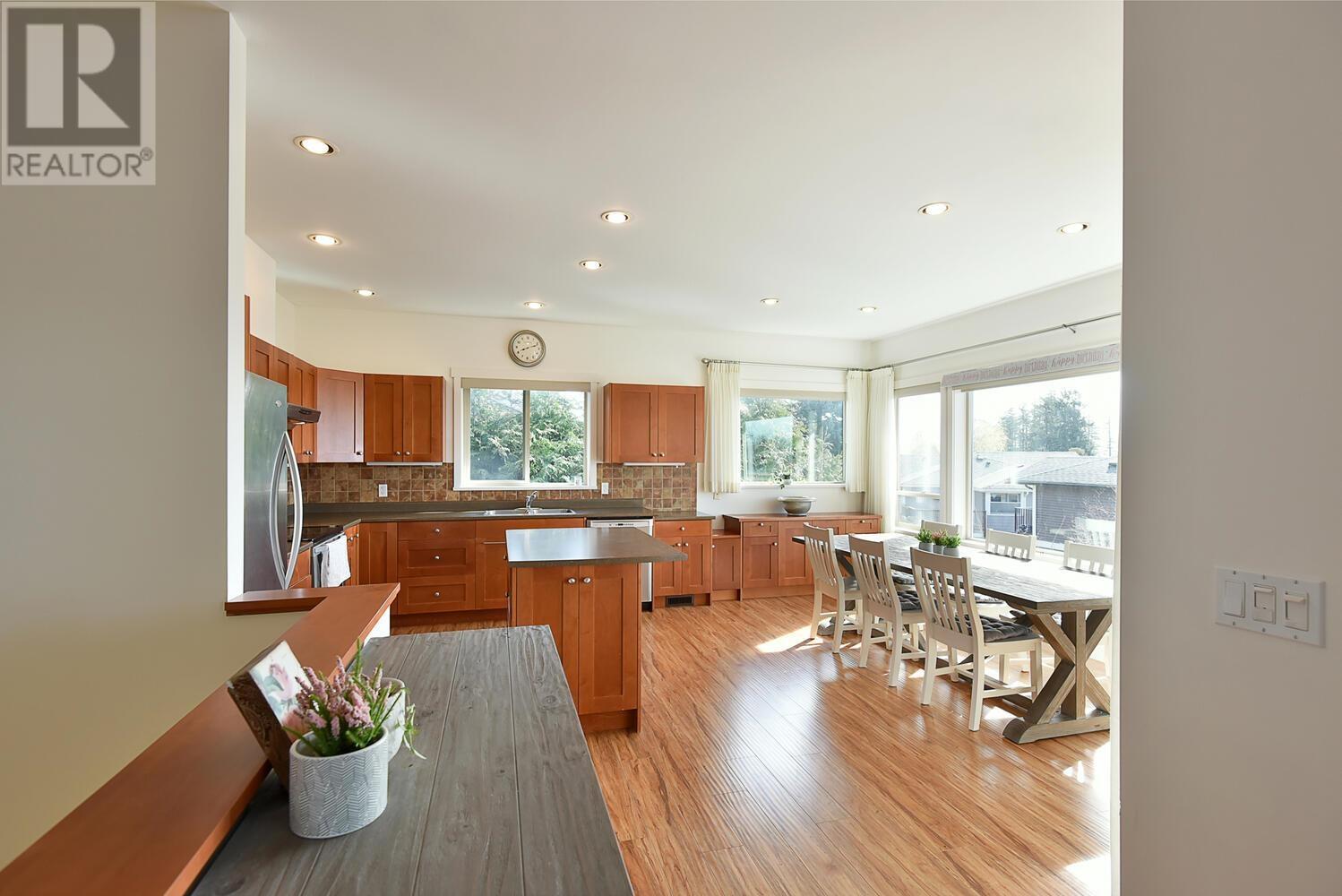 6383 Picadilly Place, Sechelt, British Columbia  V7Z 0N9 - Photo 12 - R2860565