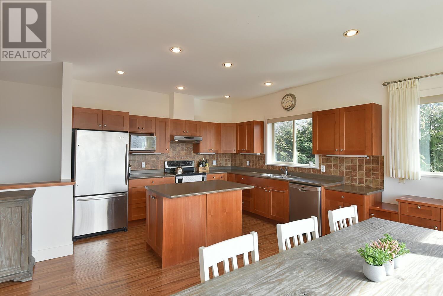 6383 Picadilly Place, Sechelt, British Columbia  V7Z 0N9 - Photo 14 - R2860565