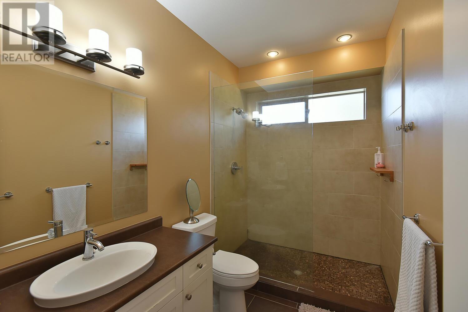 6383 Picadilly Place, Sechelt, British Columbia  V7Z 0N9 - Photo 17 - R2860565
