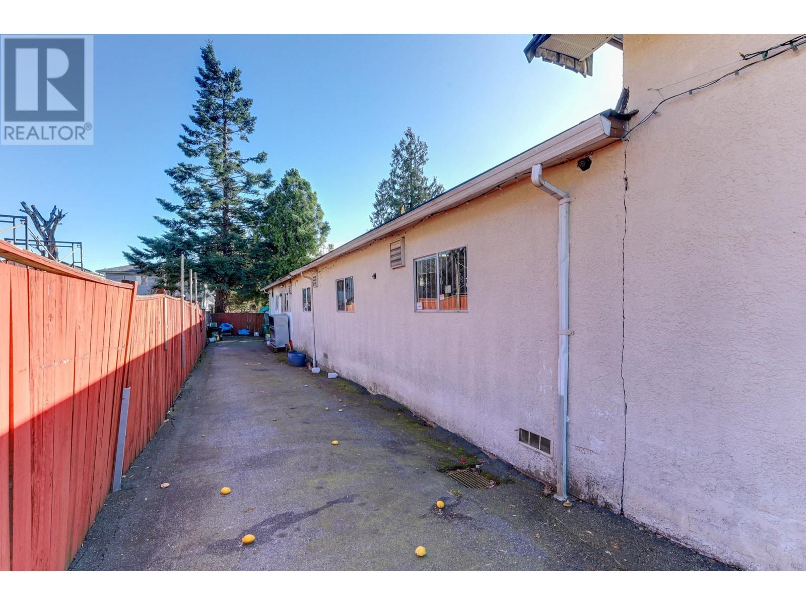7468 Edmonds Street, Burnaby, British Columbia  V3N 1B2 - Photo 21 - C8058488