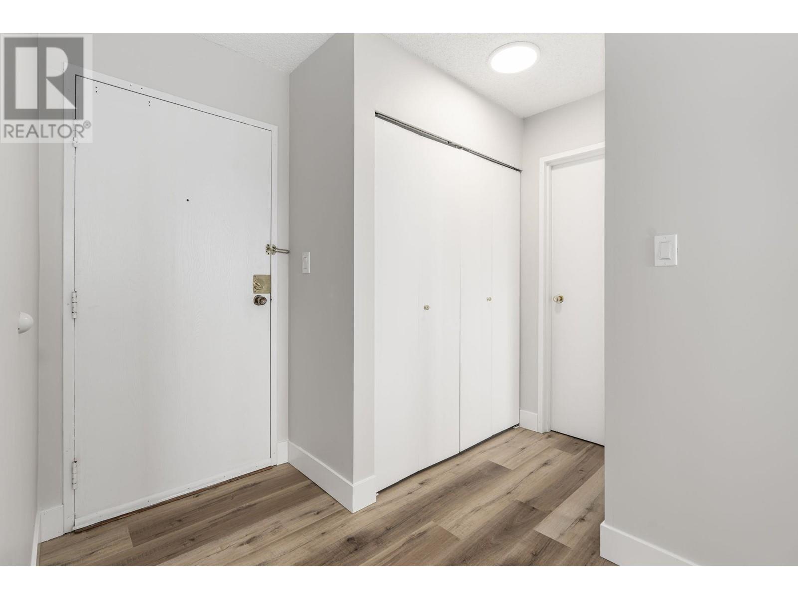 302 315 Tenth Street, New Westminster, British Columbia  V3M 3Y2 - Photo 2 - R2860403