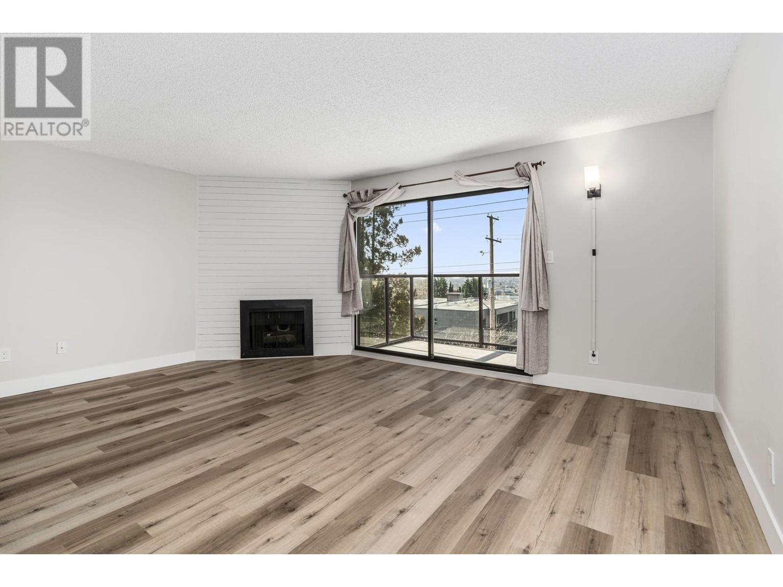 302 315 Tenth Street, New Westminster, British Columbia  V3M 3Y2 - Photo 3 - R2860403