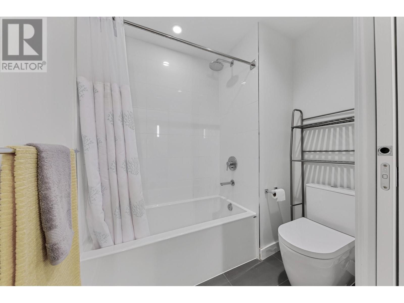 4 1960 Glenaire Drive, North Vancouver, British Columbia  V7P 1Y1 - Photo 16 - R2860664
