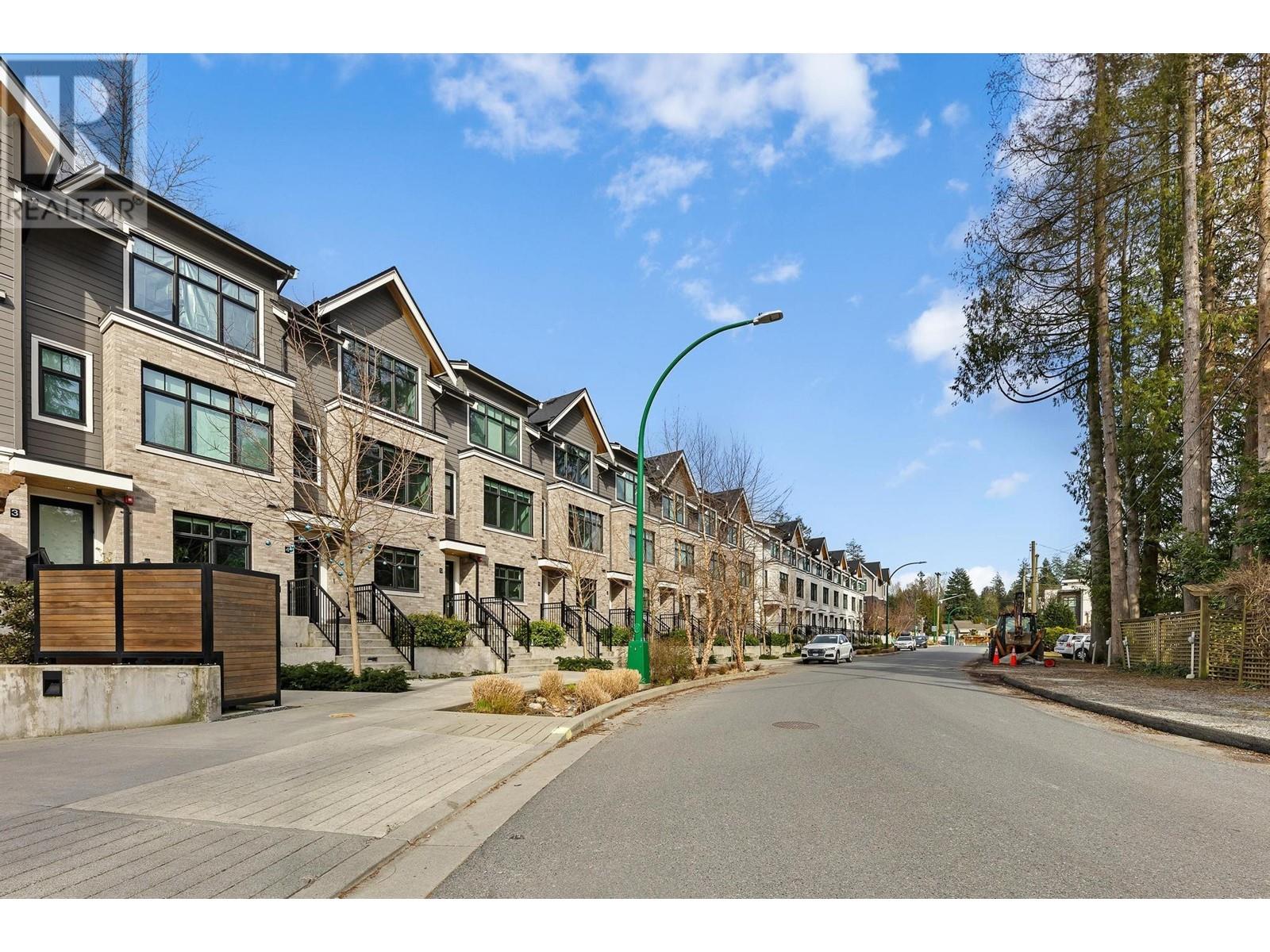 4 1960 Glenaire Drive, North Vancouver, British Columbia  V7P 1Y1 - Photo 3 - R2860664