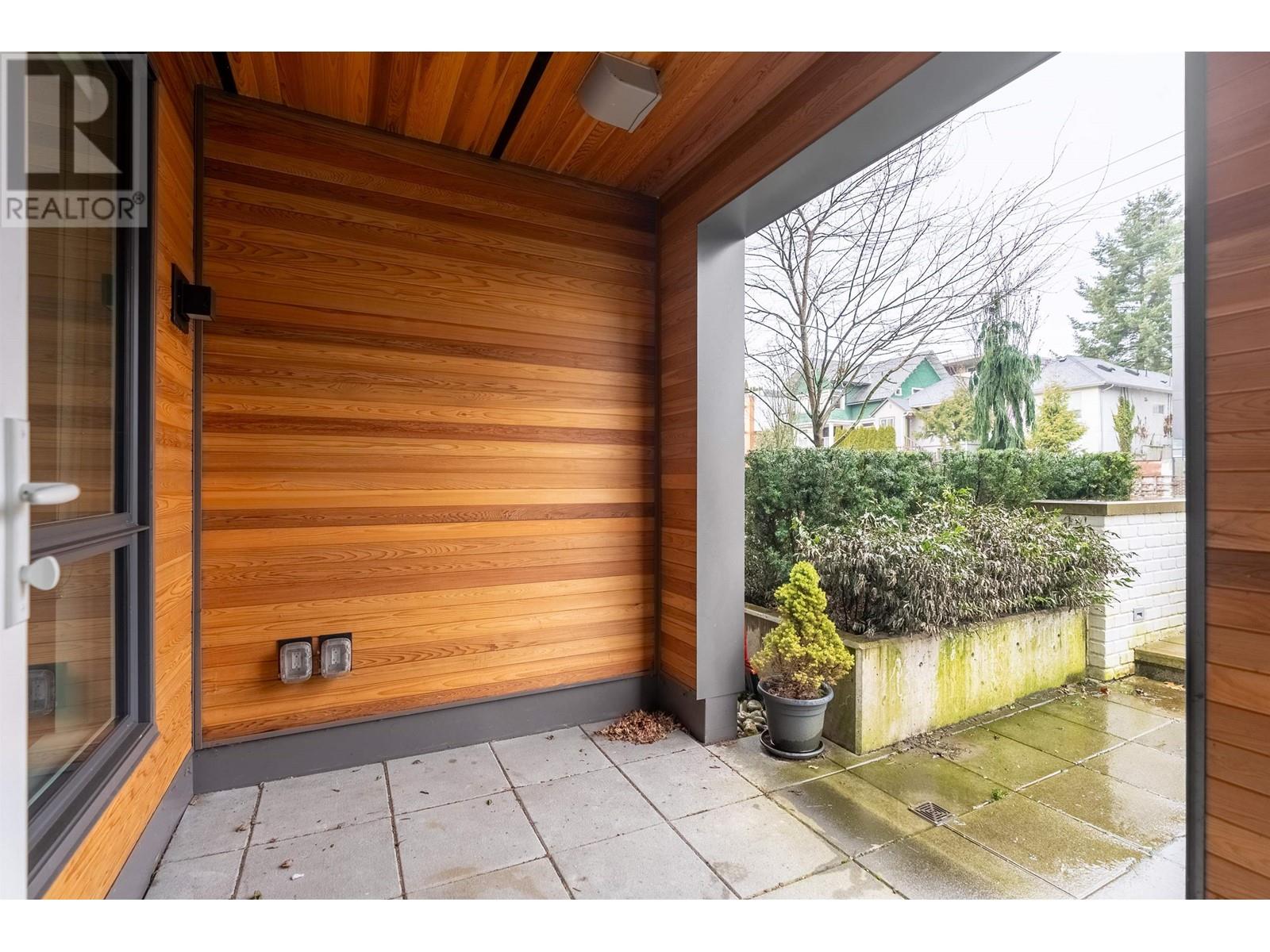 102 747 E 3 Street, North Vancouver, British Columbia  V7L 1G8 - Photo 5 - R2860712