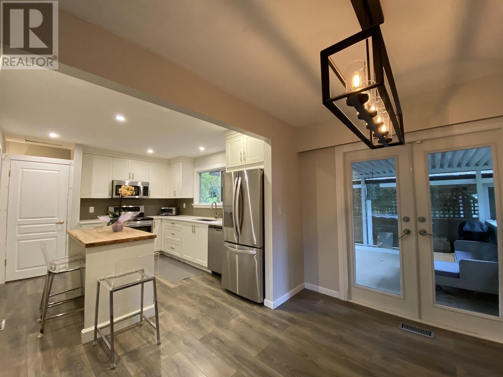 Main House 8083 Burnfield Crescent, Burnaby, British Columbia  V5E 2B8 - Photo 5 - R2860720