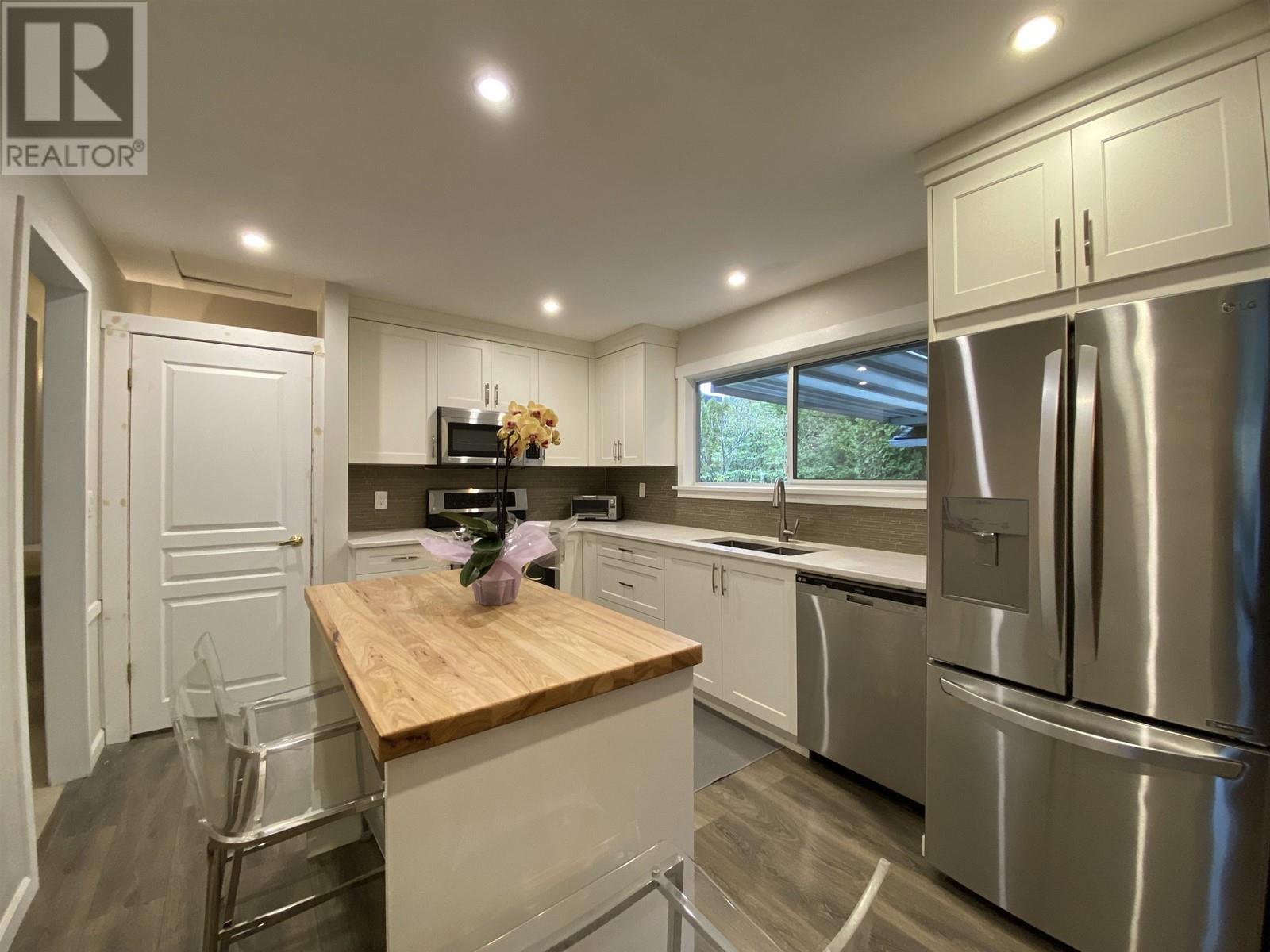 Main House 8083 Burnfield Crescent, Burnaby, British Columbia  V5E 2B8 - Photo 6 - R2860720
