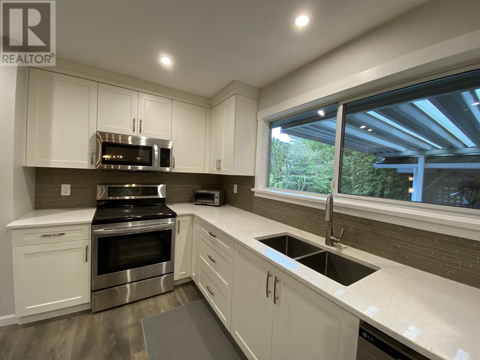 Main House 8083 Burnfield Crescent, Burnaby, British Columbia  V5E 2B8 - Photo 8 - R2860720