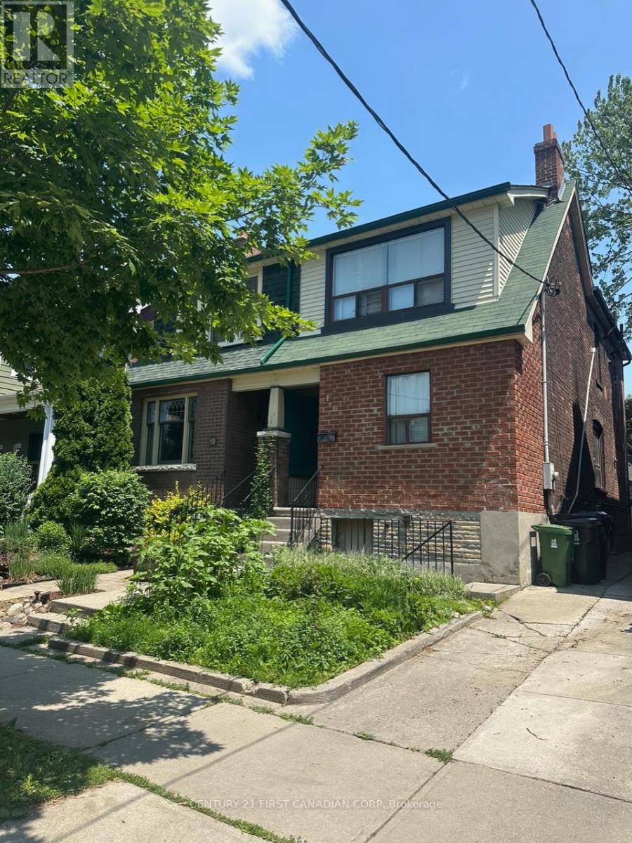 17 Monarch Park Ave, Toronto, Ontario  M4J 4P9 - Photo 2 - E8154366