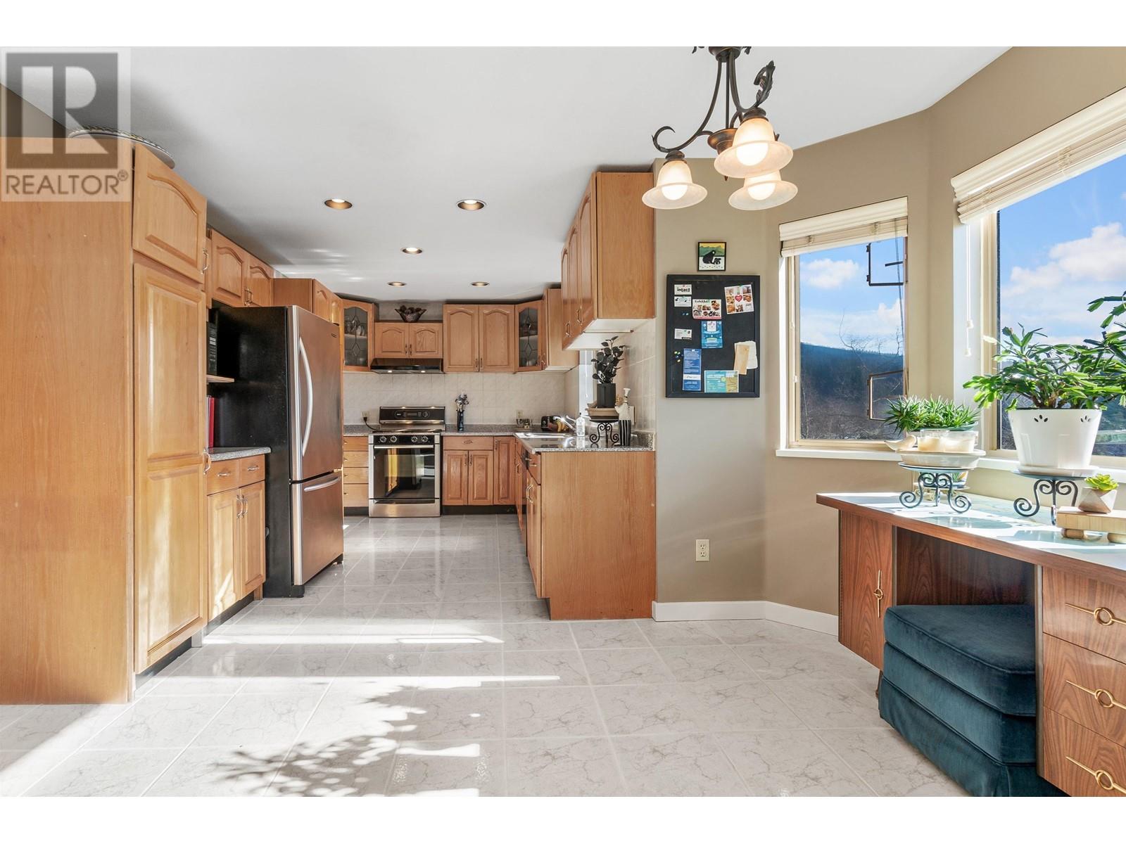 3170 Sylvia Place, Coquitlam, British Columbia  V3E 2R4 - Photo 16 - R2860845