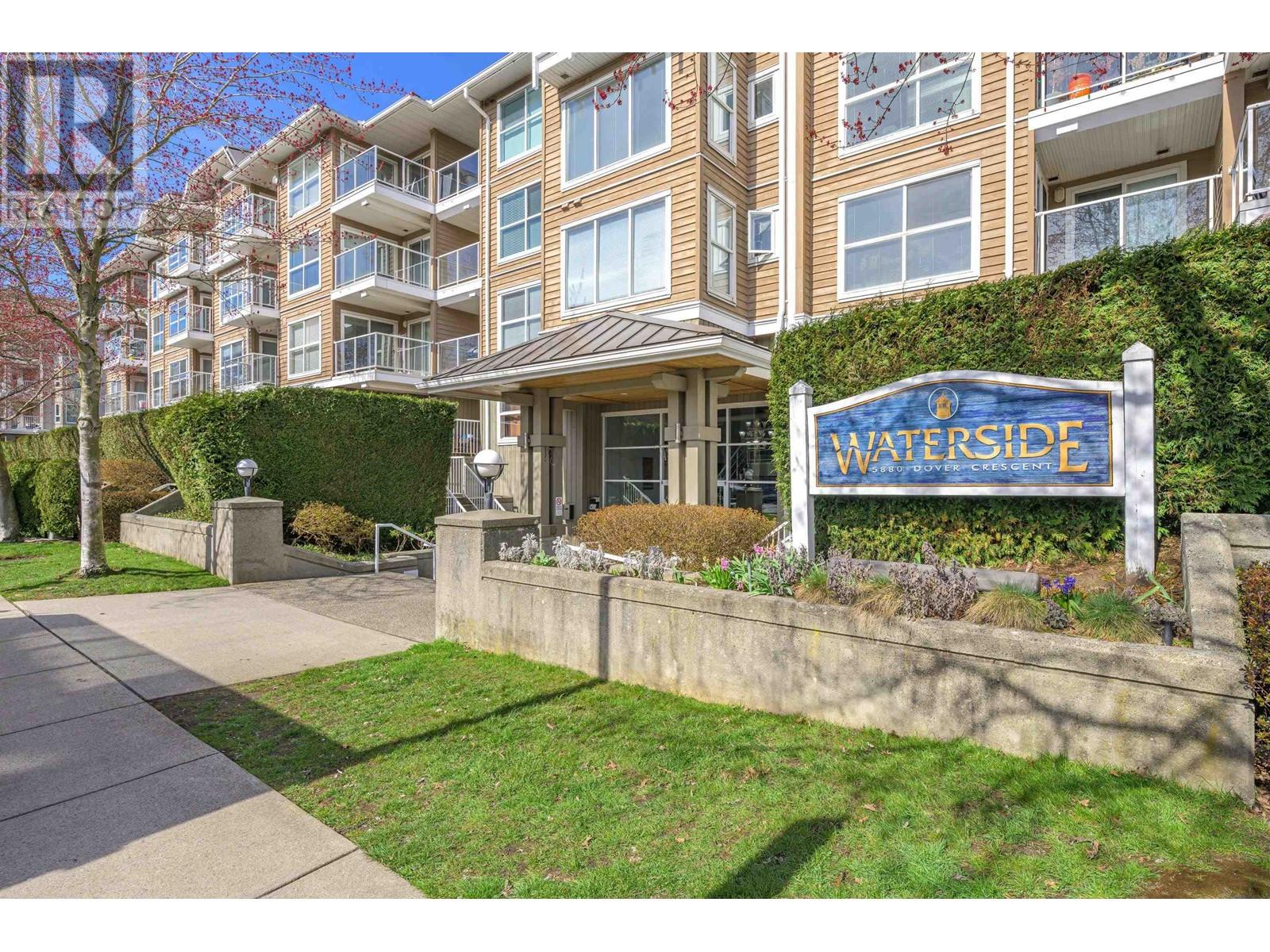 Listing Picture 2 of 37 : 136 5880 DOVER CRESCENT, Richmond / 烈治文 - 魯藝地產 Yvonne Lu Group - MLS Medallion Club Member