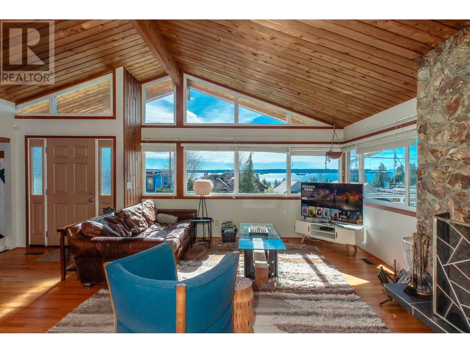 2469 Ottawa Avenue, West Vancouver, British Columbia  V7V 2T2 - Photo 1 - R2860990