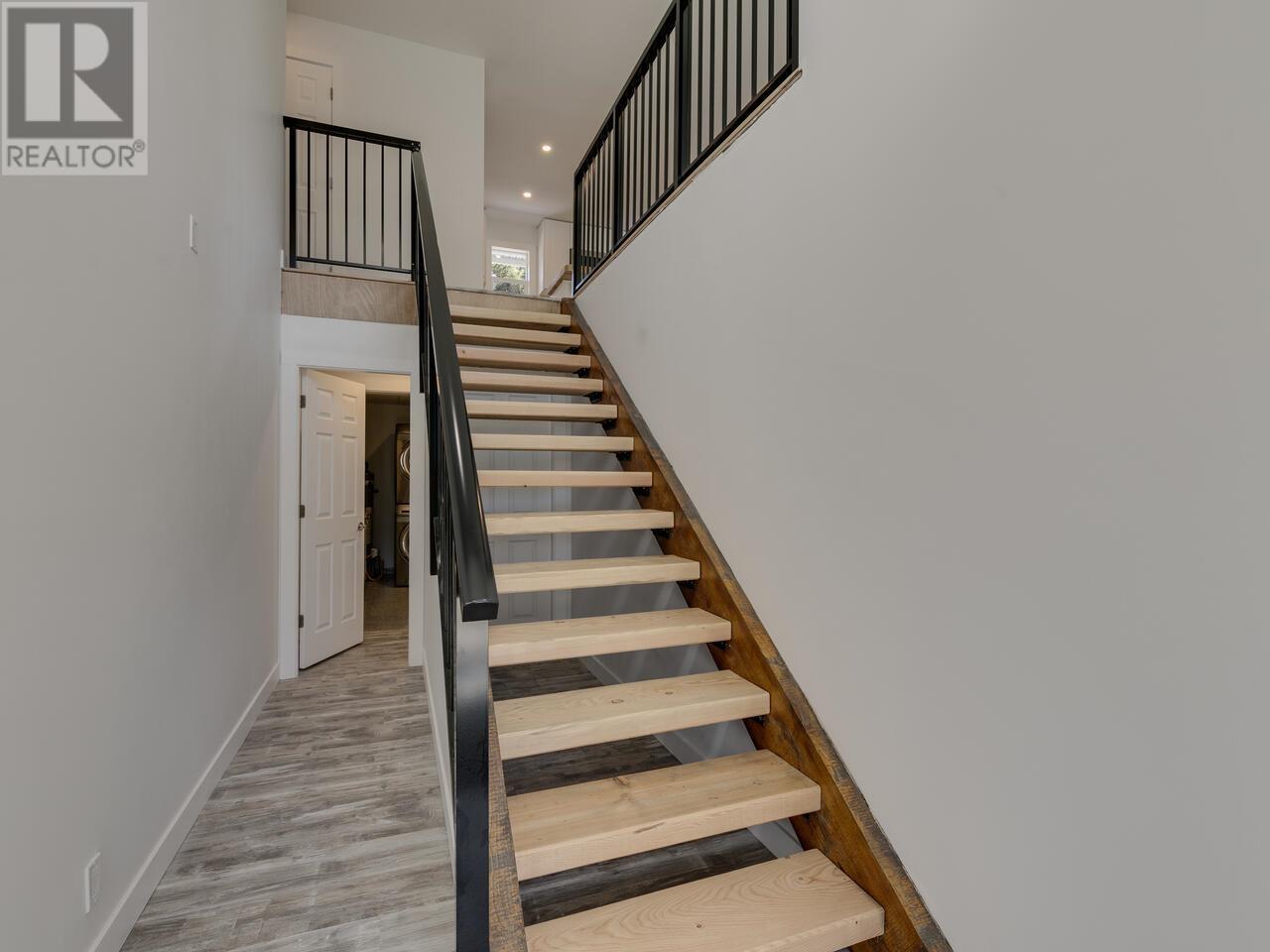 1479 Maple Crescent, Squamish, British Columbia  V0N 1H0 - Photo 3 - R2860789