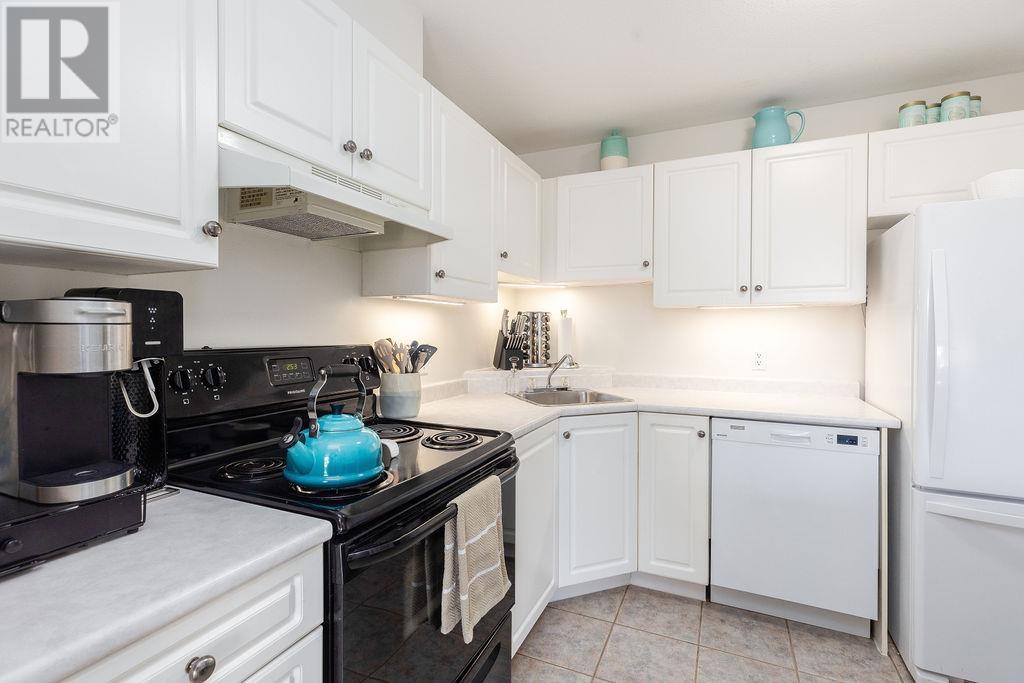 202 22347 Lougheed Highway, Maple Ridge, British Columbia  V2X 2T3 - Photo 7 - R2860483