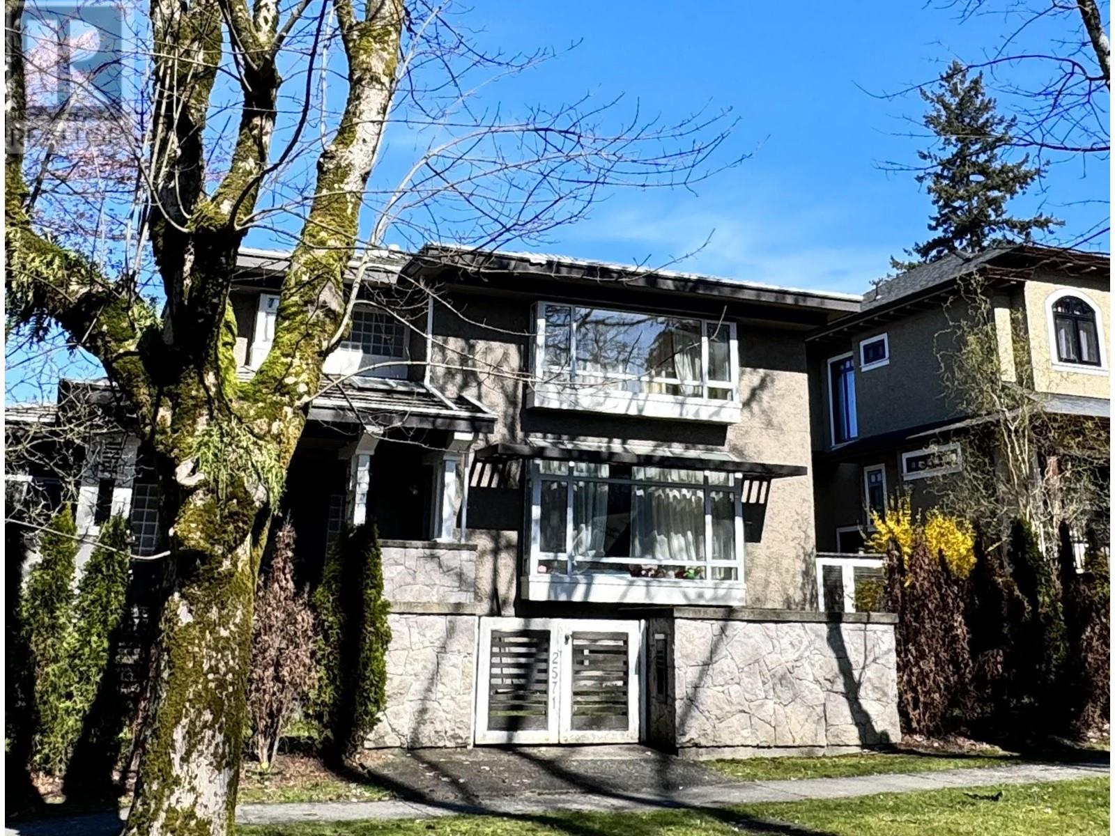 Listing Picture 5 of 5 : 2571 W 36TH AVENUE, Vancouver / 溫哥華 - 魯藝地產 Yvonne Lu Group - MLS Medallion Club Member