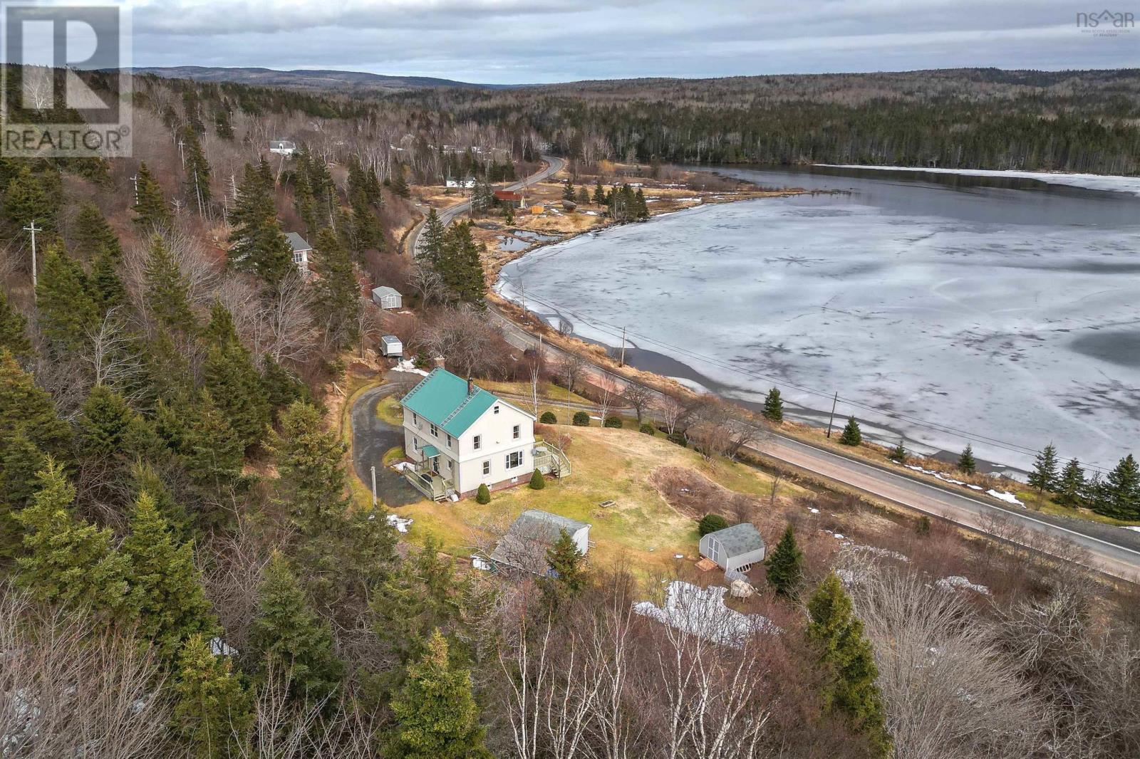 1421 Highway 205, Baddeck Bay, Nova Scotia  B0E 1B0 - Photo 2 - 202404941