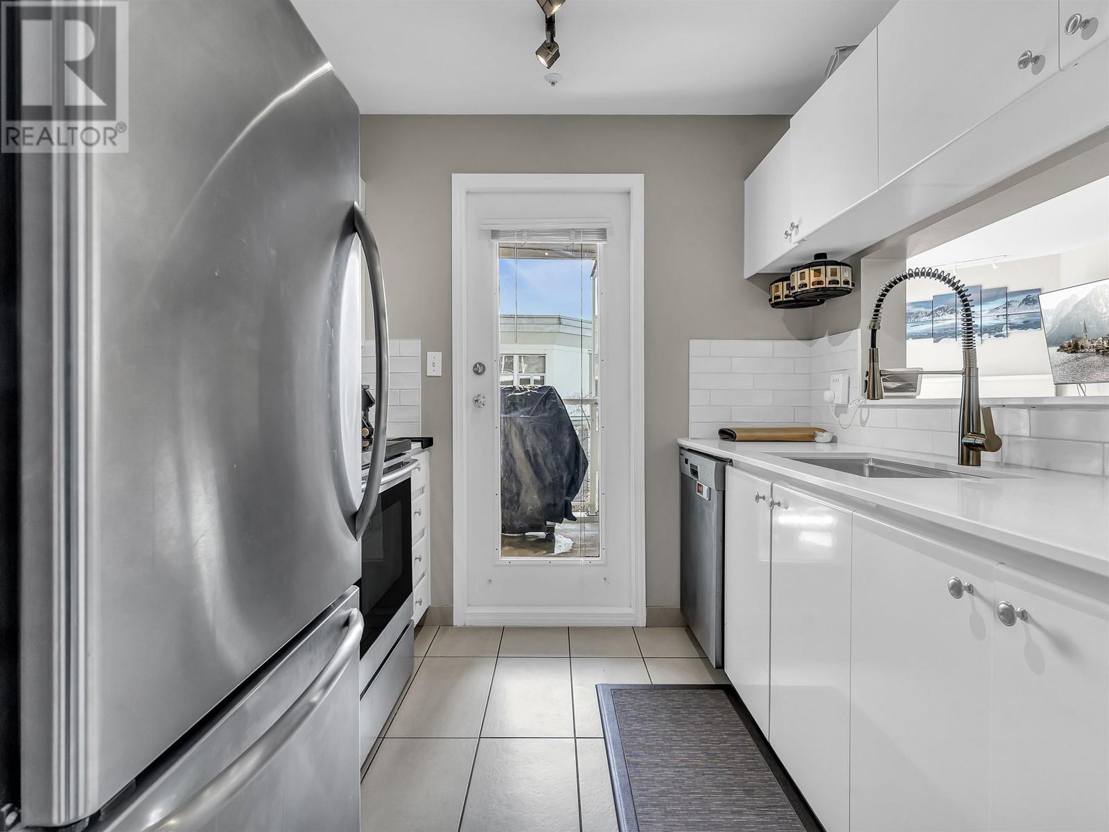 204 8430 Jellicoe Street, Vancouver, British Columbia  V5S 4S7 - Photo 11 - R2861049
