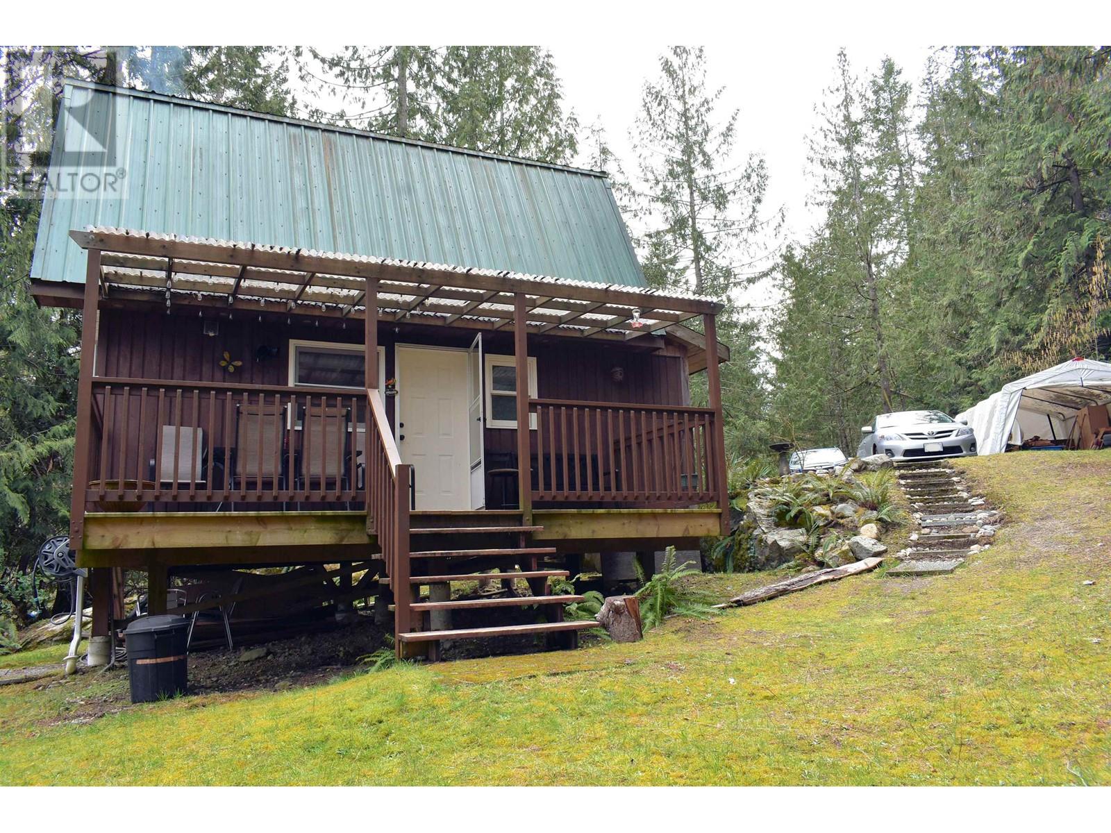 16535 Timberline Road, Egmont, British Columbia  V0N 2H4 - Photo 2 - R2861100